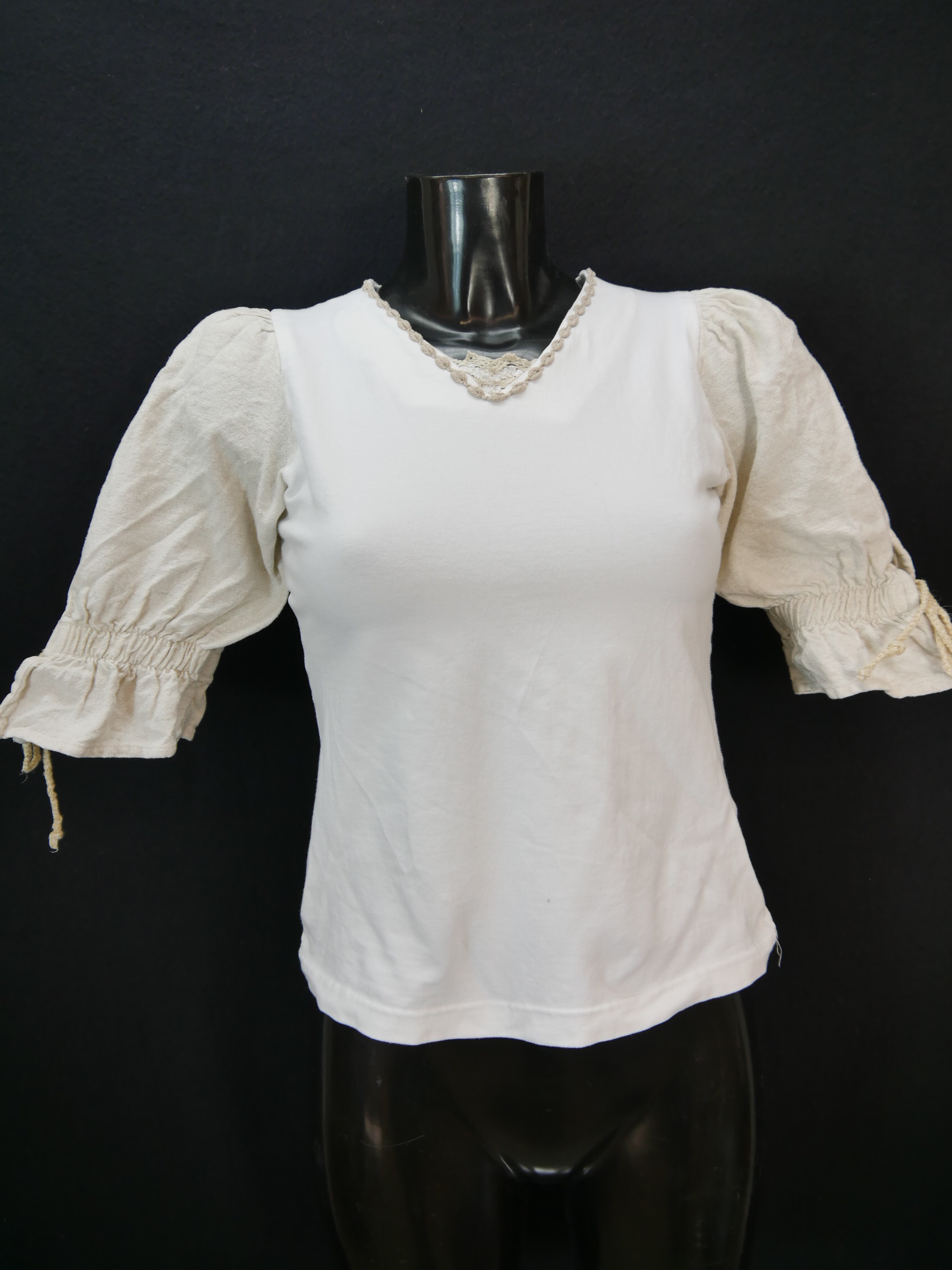 Schöneberger Trachtenbluse Sarah Aus Spitze | Weiße Dirndlbluse Mit Stretch - Elegant & Tailliert