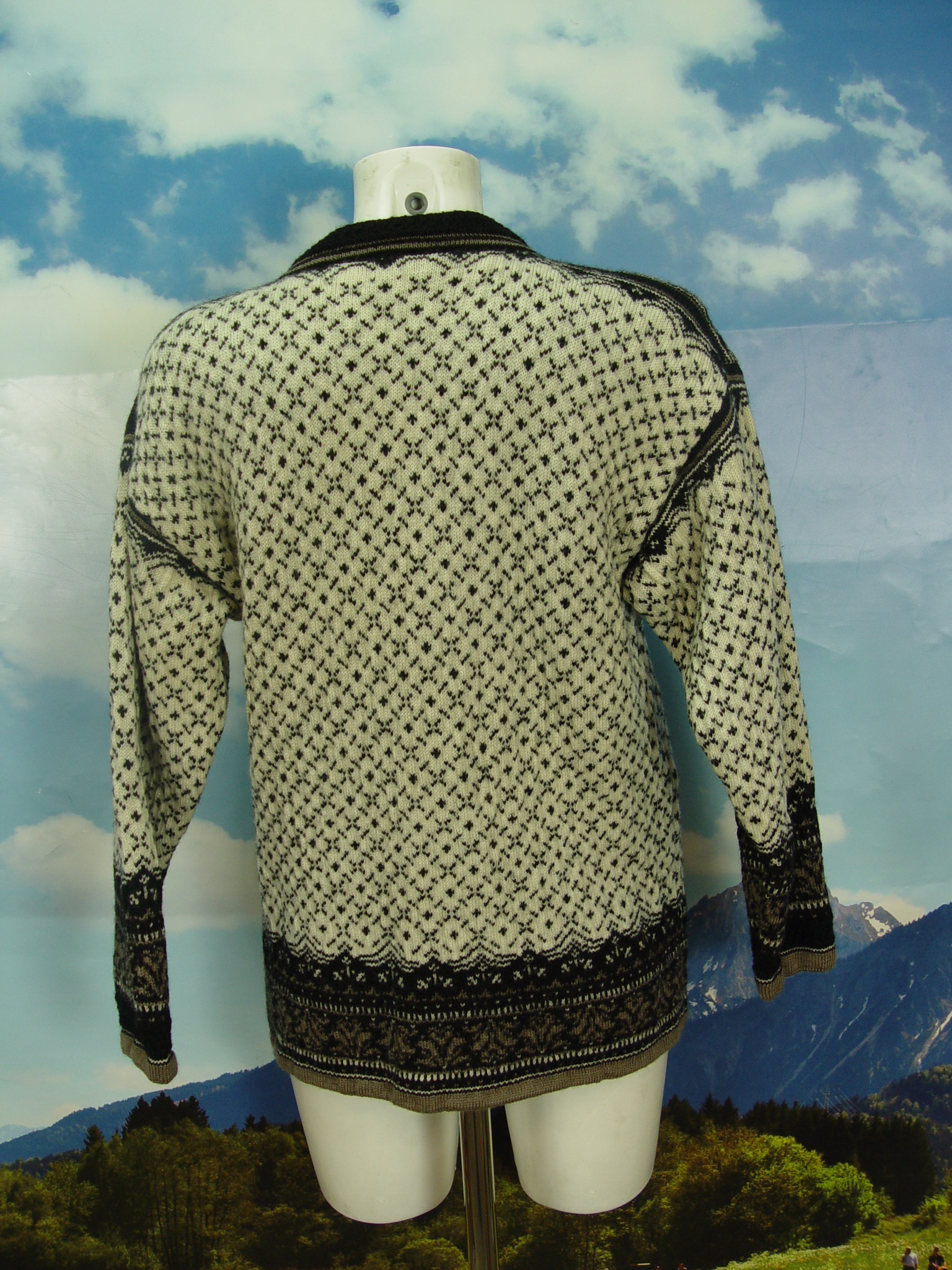 norweger-jacke-original-und-pullover-mit-norwegermuster-direkt-aus-norway-aus-reiner-wolle-vintage-und-modern-dick-und-warm-fuer-winter-44