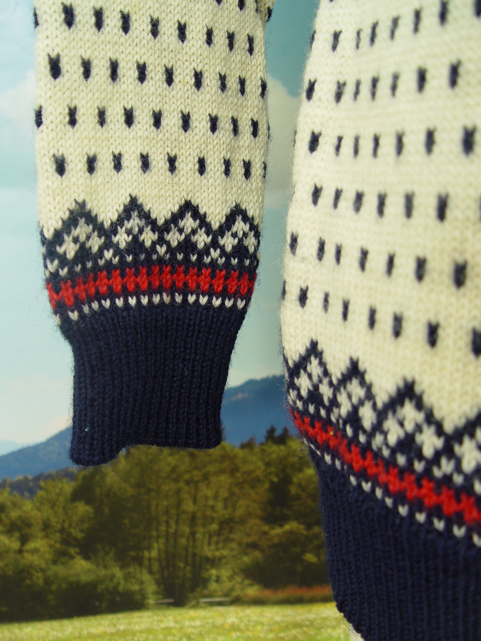 norweger-jacke-original-und-pullover-mit-norwegermuster-direkt-aus-norway-aus-reiner-wolle-vintage-und-modern-dick-und-warm-fuer-winter-box011-15