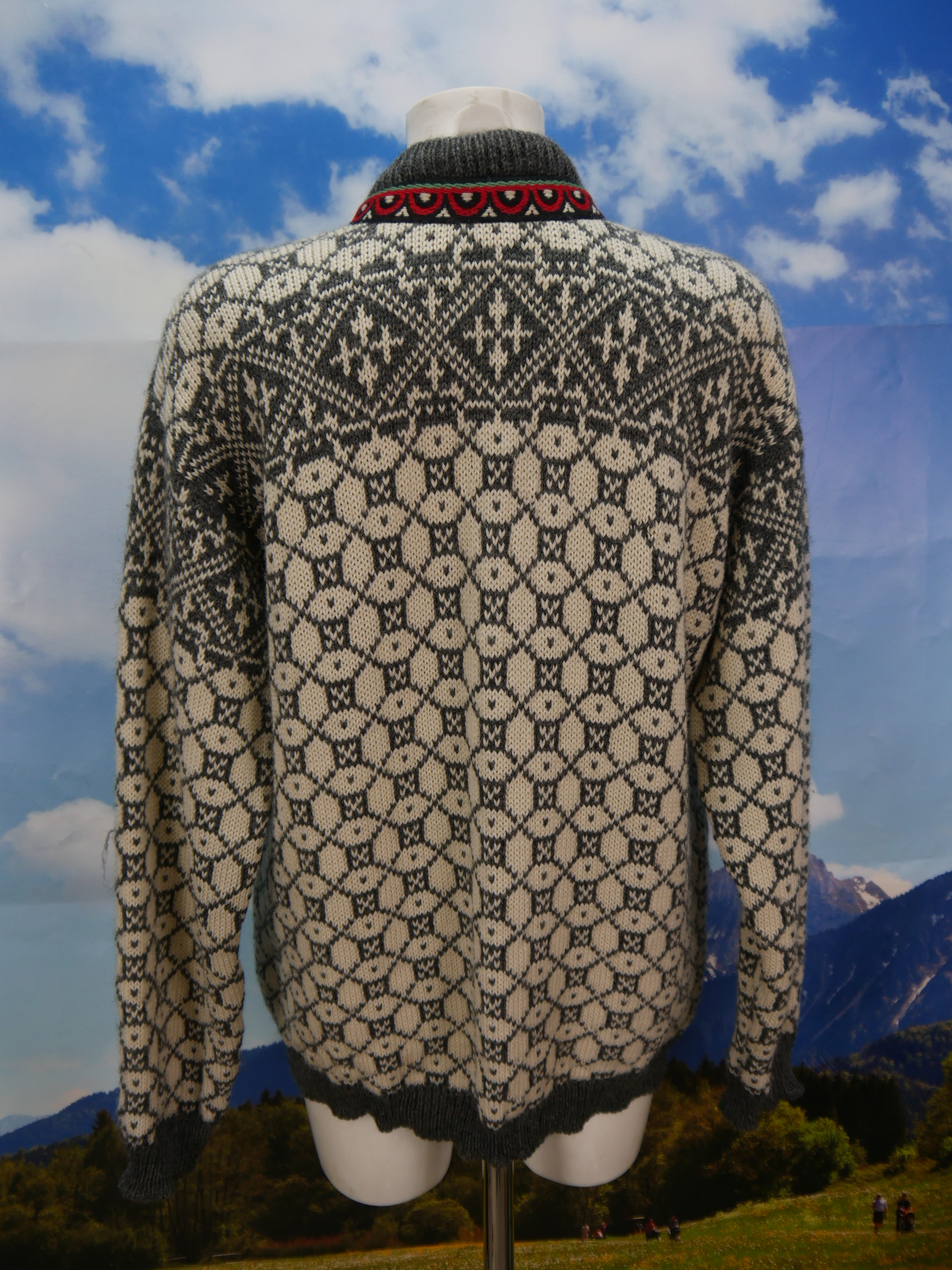 norweger-jacke-original-und-pullover-mit-norwegermuster-direkt-aus-norway-aus-reiner-wolle-vintage-und-modern-dick-und-warm-fuer-winter-box013-29