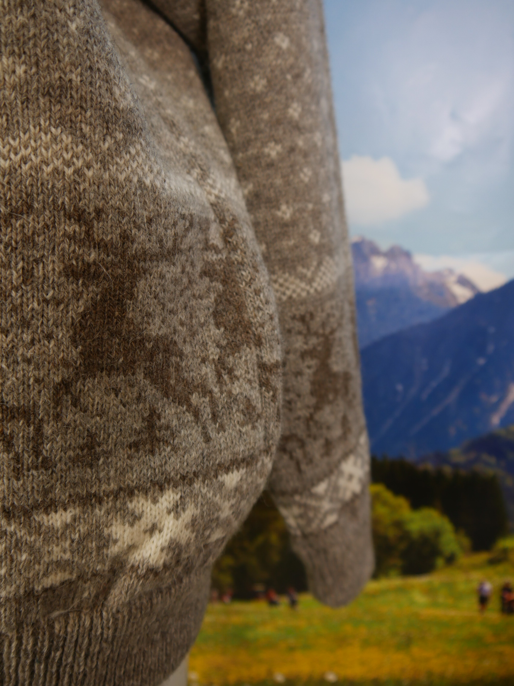 norweger-jacke-original-und-pullover-mit-norwegermuster-direkt-aus-norway-aus-reiner-wolle-vintage-und-modern-dick-und-warm-fuer-winter-box015-48