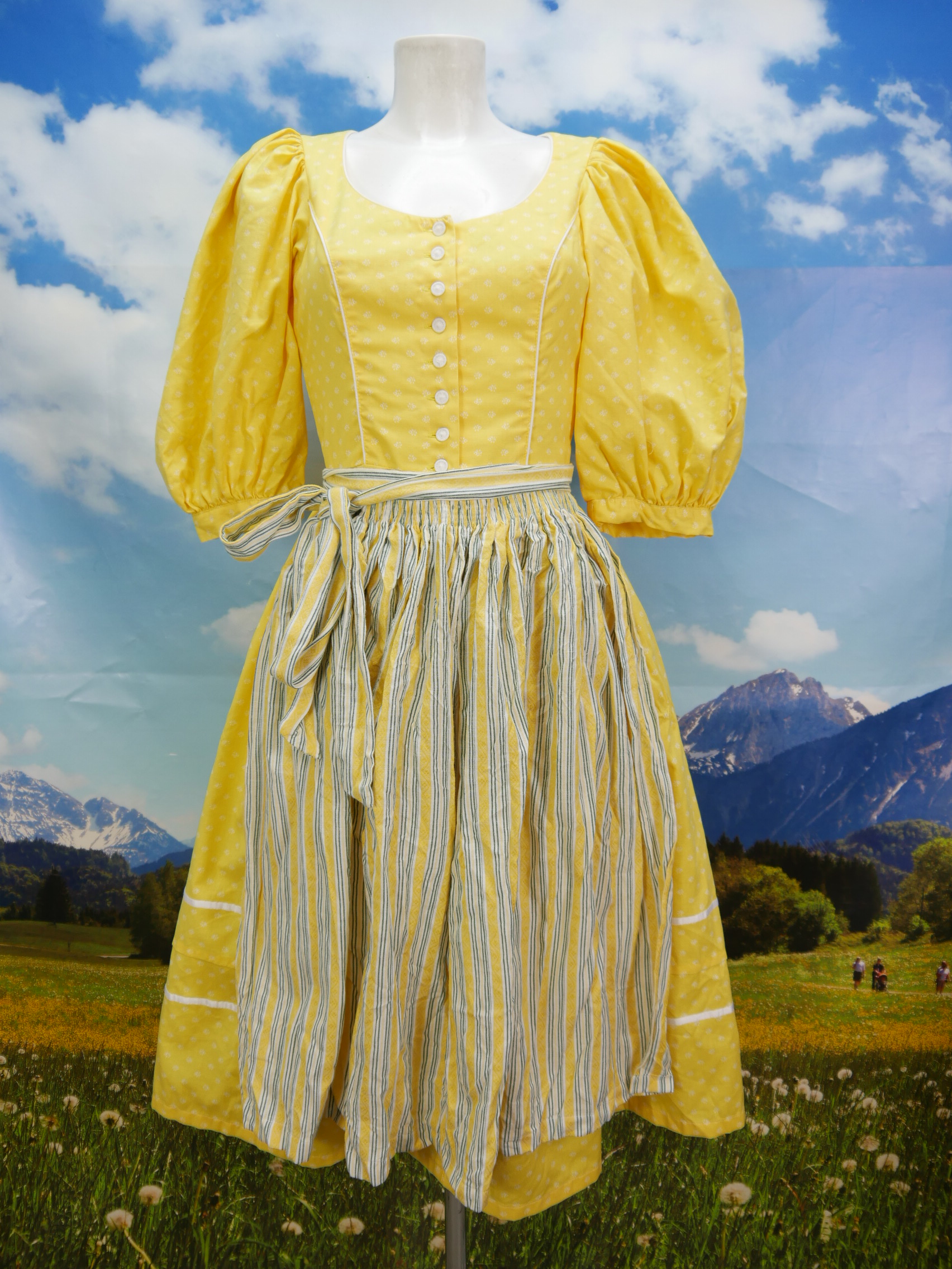 Sportalm Kitzbühel Baumwolle gelb erfrischend süßes Dirndl mit Schürze | Strickkleider