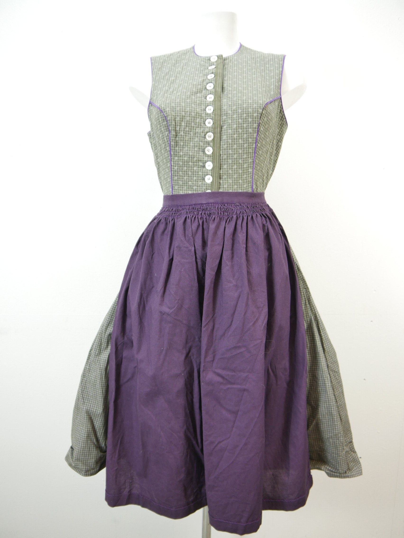 Isola Austria green with Viennese seam fabulous dirndl with apron size 40