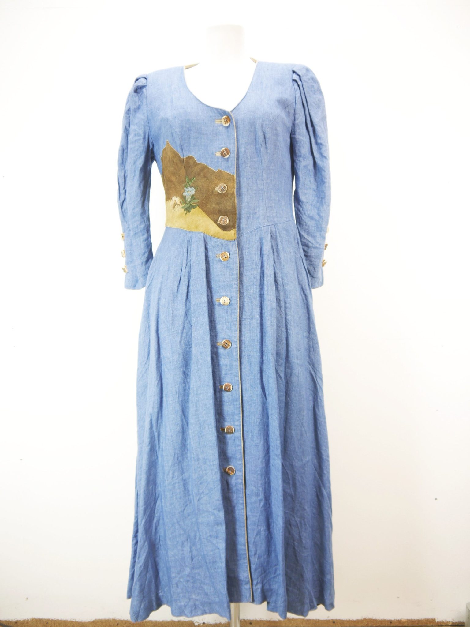 Meindl blau mit Applikation auf Leder fesches Landhaus Kleid