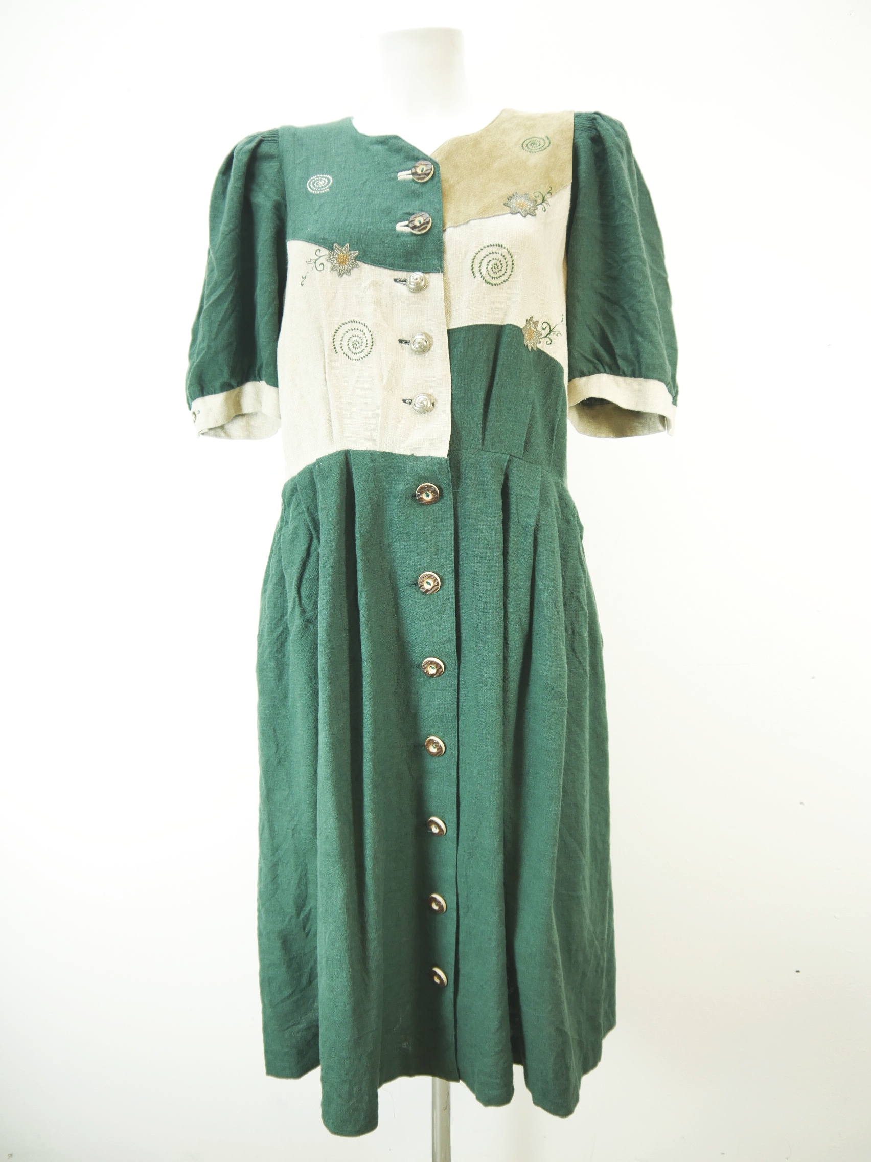by h.moser grün mit Stickerei fabelhaftes Landhaus Kleid Trachtenkleid Gr.46