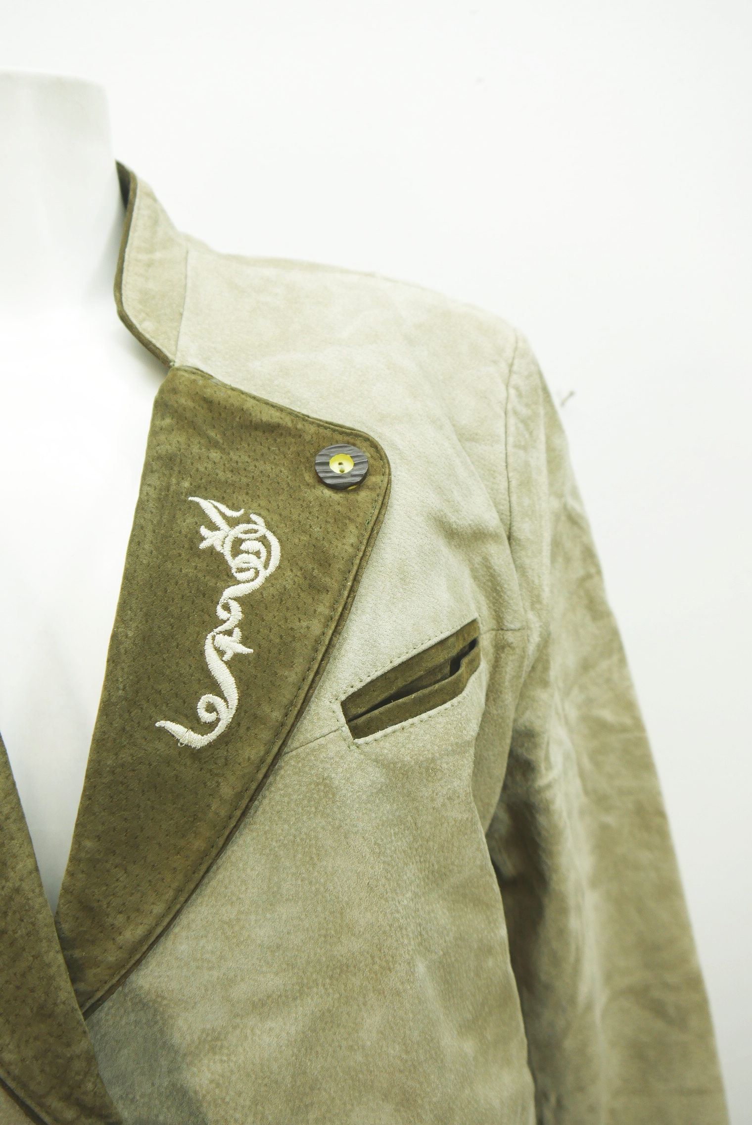 janker-lederjacke-vintage-second-hand-gebraucht-nappa-glattleder-velourleder-schaf-lamm-und-hirschleder-trachtenjacke-joppe-laessig-hochwertig-hele026-48