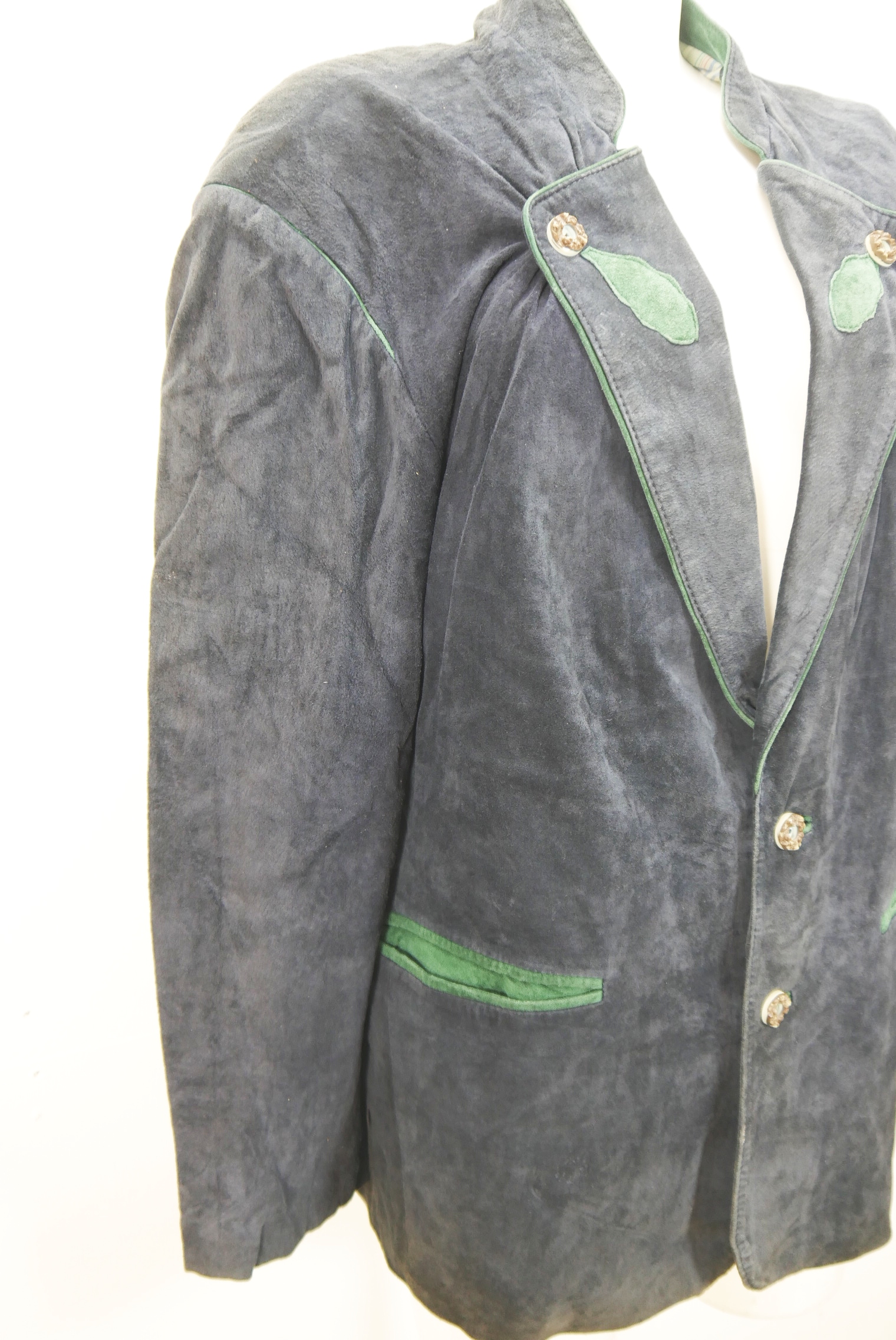 lederjacke-blazer-vintage-janker-damen-trachenjacke-leder-jacke-trachten-kurz-lang-sommer-individuell-tailliert-gebraucht-second-hand-80er-90er-lederjacke-dalo037-42