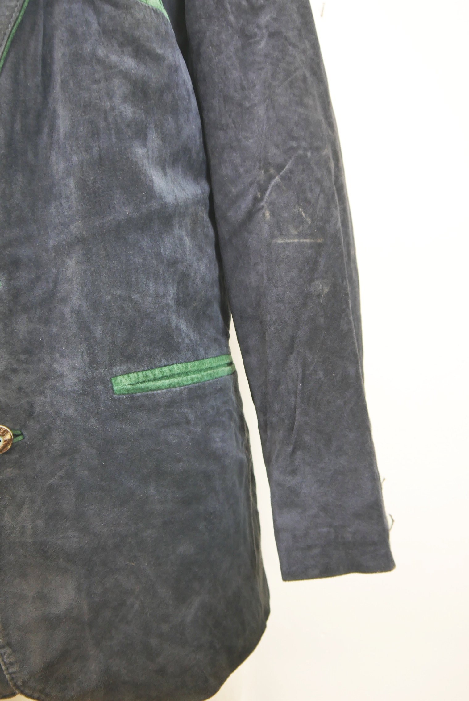 lederjacke-blazer-vintage-janker-damen-trachenjacke-leder-jacke-trachten-kurz-lang-sommer-individuell-tailliert-gebraucht-second-hand-80er-90er-lederjacke-dalo037-43