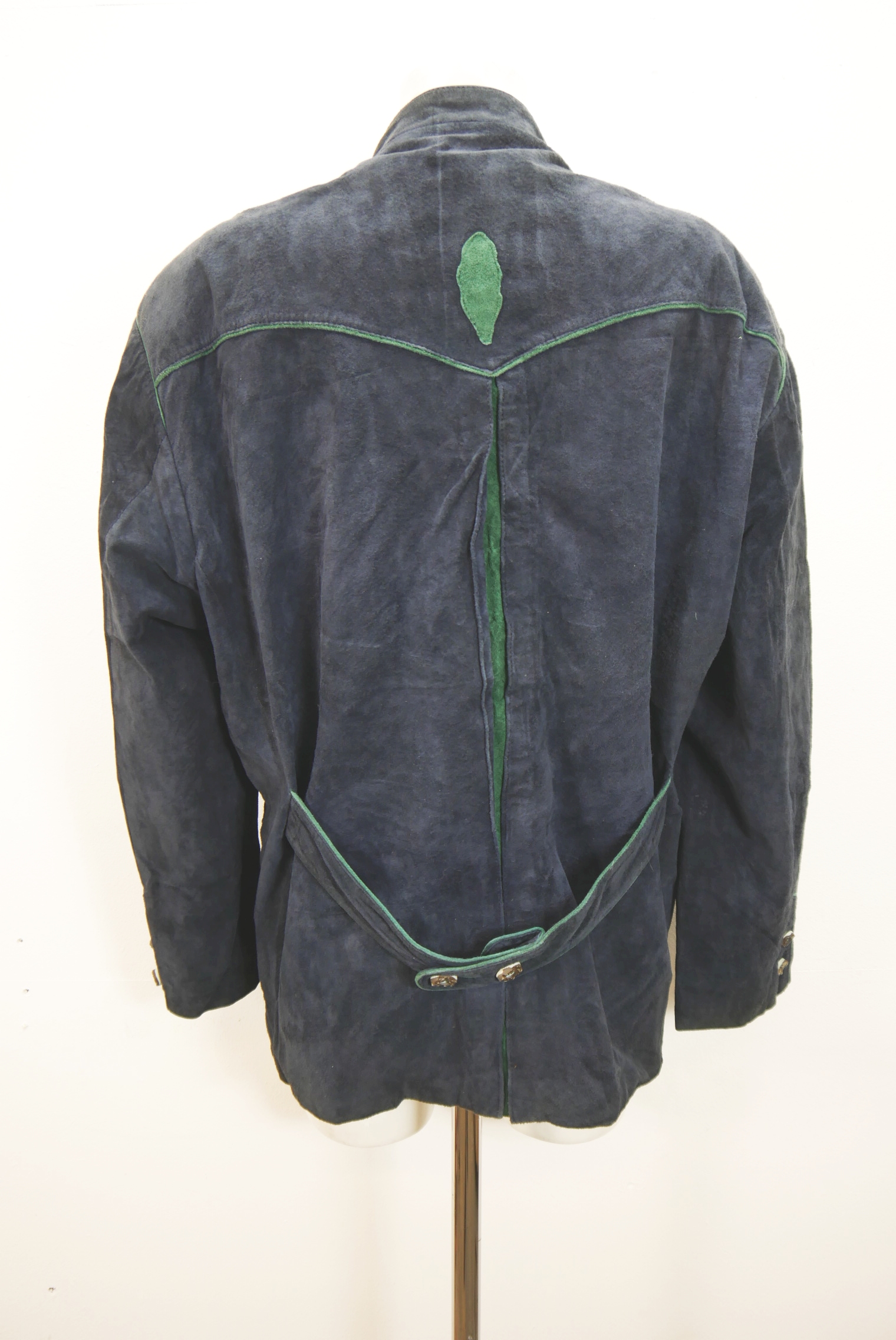 lederjacke-blazer-vintage-janker-damen-trachenjacke-leder-jacke-trachten-kurz-lang-sommer-individuell-tailliert-gebraucht-second-hand-80er-90er-lederjacke-dalo037-44