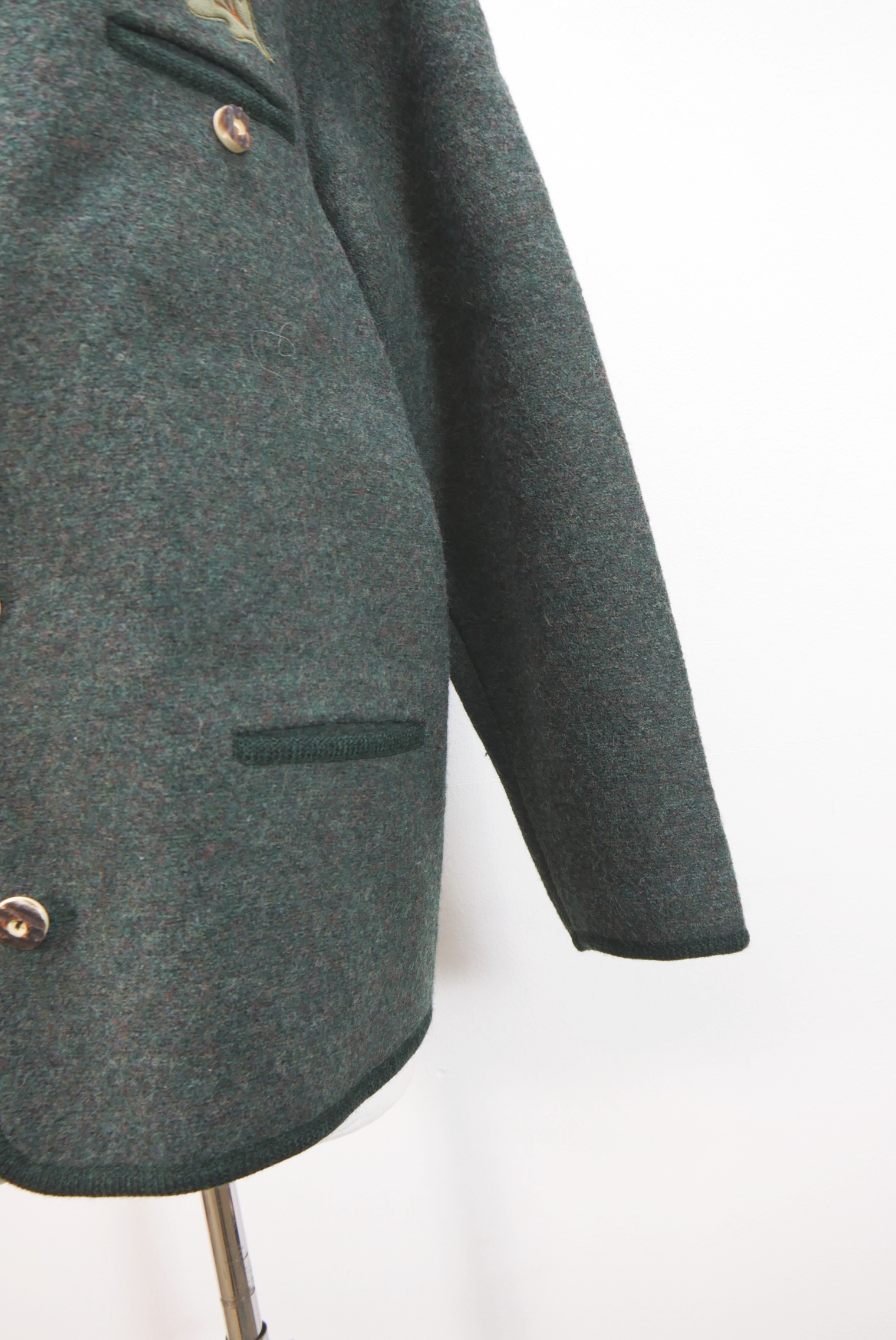 walkjacke-trachtenjacke-janker-loden-wolle-herren-second-hand-gebrauchte-lodenmantel-winter-warme-strickjacke-lange-jacke-hewa065-17