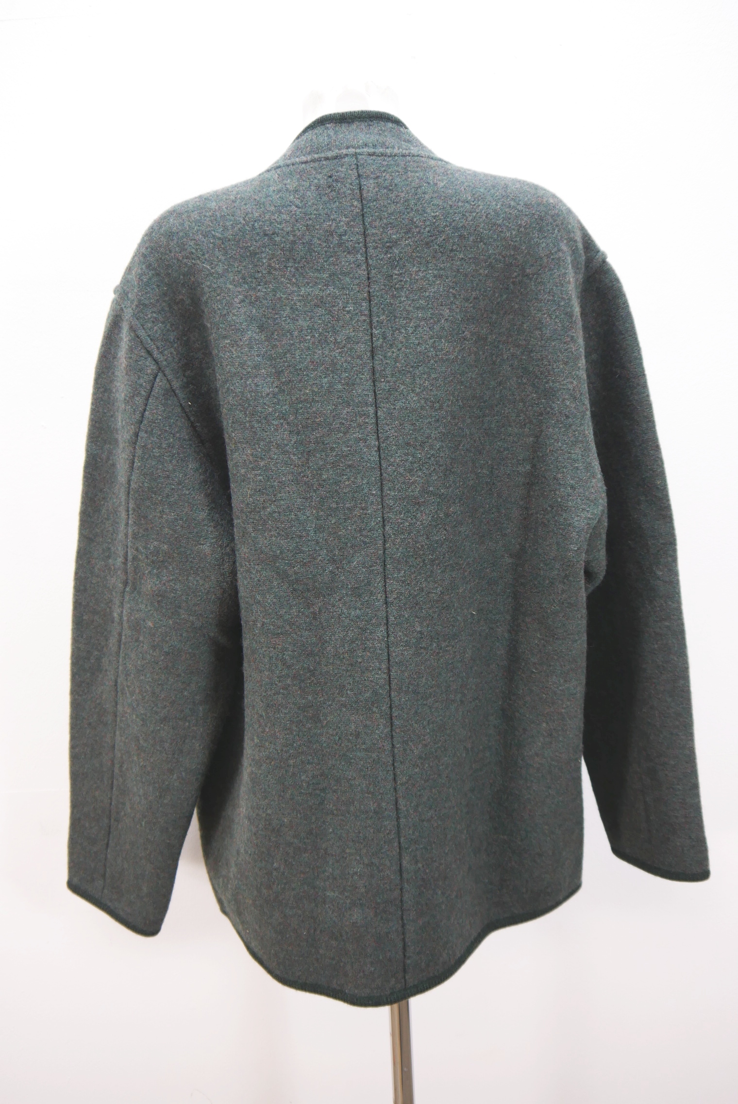 walkjacke-trachtenjacke-janker-loden-wolle-herren-second-hand-gebrauchte-lodenmantel-winter-warme-strickjacke-lange-jacke-hewa065-18