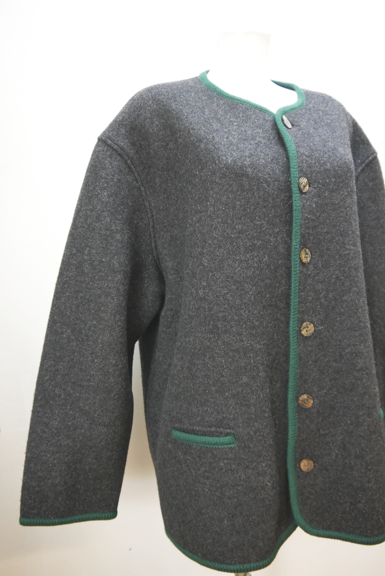 walkjacke-trachtenjacke-janker-walker-wolle-herren-second-hand-gebrauchte-herren-winter-warme-modisch-zeitlos-lange-jacke-hewa061-15