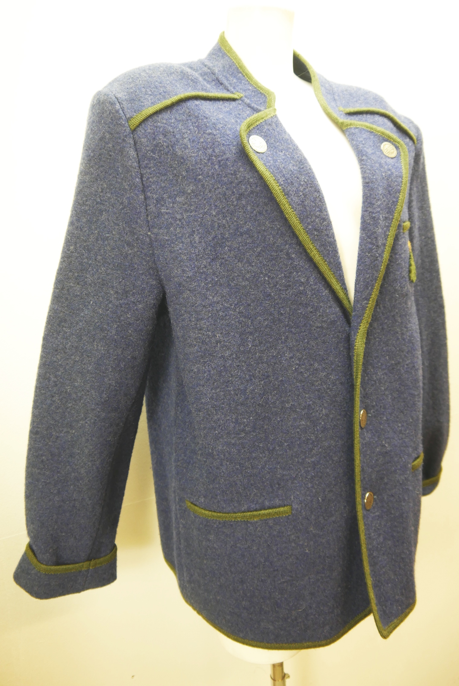 walkjacke-trachtenjacke-janker-walker-wolle-herren-second-hand-gebrauchte-herren-winter-warme-modisch-zeitlos-lange-jacke-hewa064-9