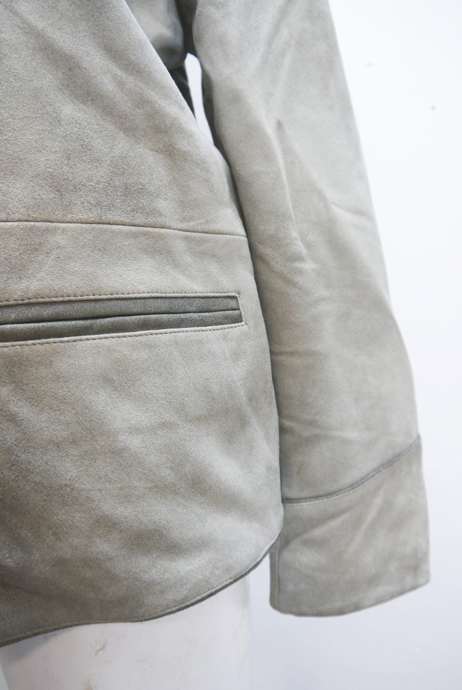 lederjacke-blazer-vintage-janker-damen-trachenjacke-leder-jacke-trachten-kurz-lang-sommer-individuell-tailliert-gebraucht-second-hand-80er-90er-lederjacke-dalo038-10