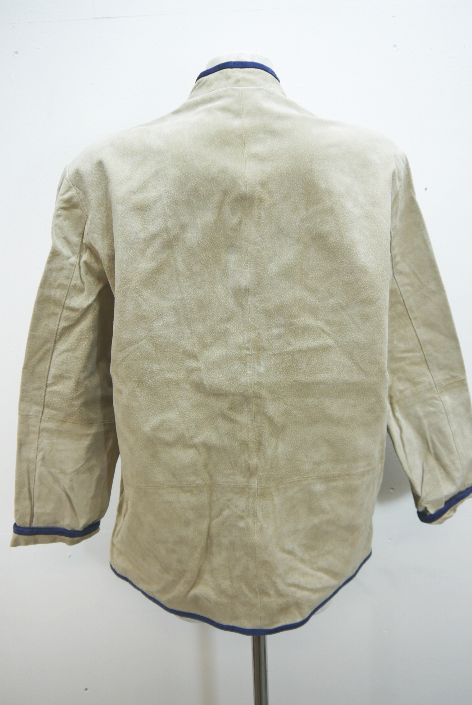 lederjacke-blazer-vintage-janker-damen-trachenjacke-leder-jacke-trachten-kurz-lang-sommer-individuell-tailliert-gebraucht-second-hand-80er-90er-lederjacke-dalo038-18