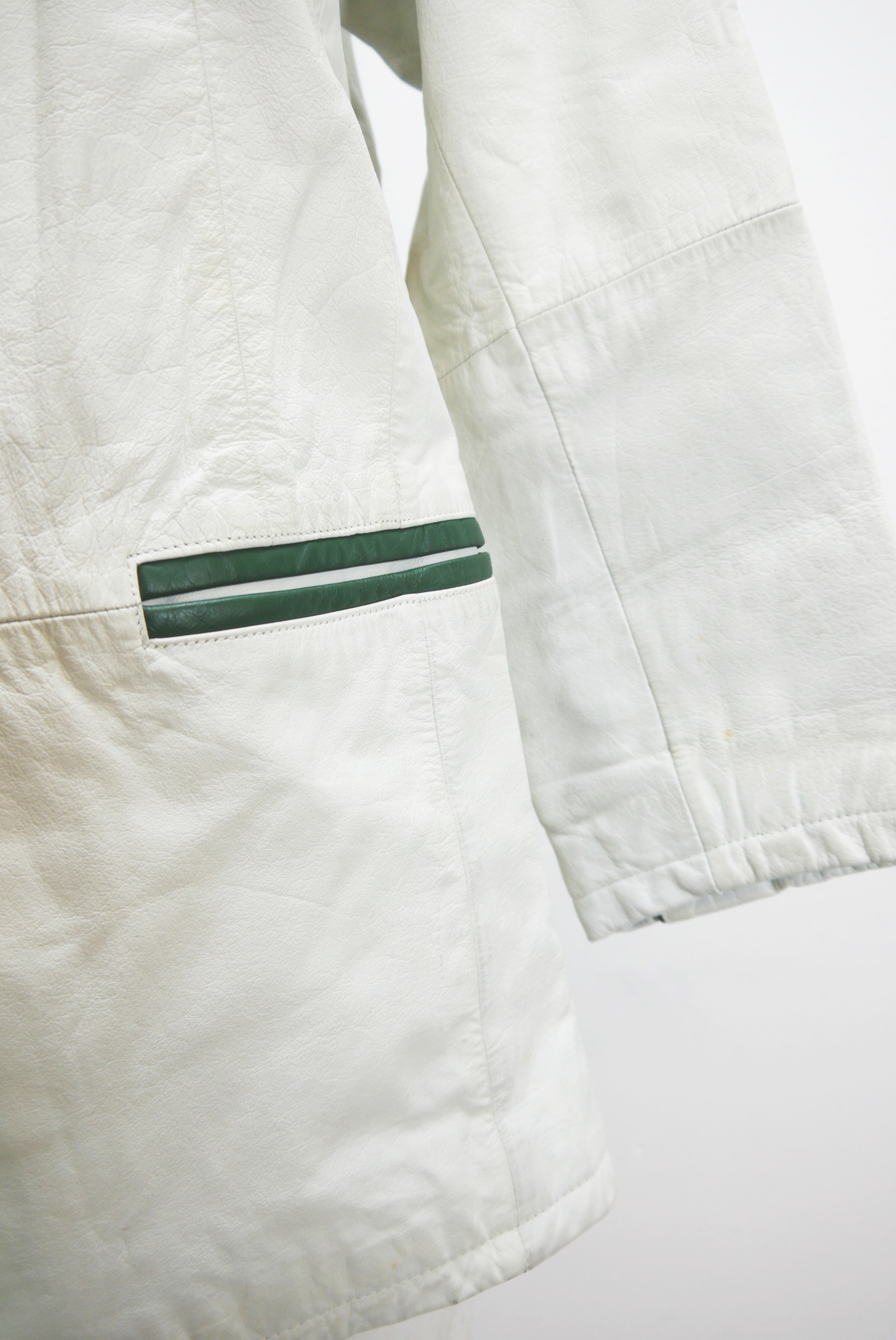 lederjacke-blazer-vintage-janker-damen-trachenjacke-leder-jacke-trachten-kurz-lang-sommer-individuell-tailliert-gebraucht-second-hand-80er-90er-lederjacke-dalo038-23