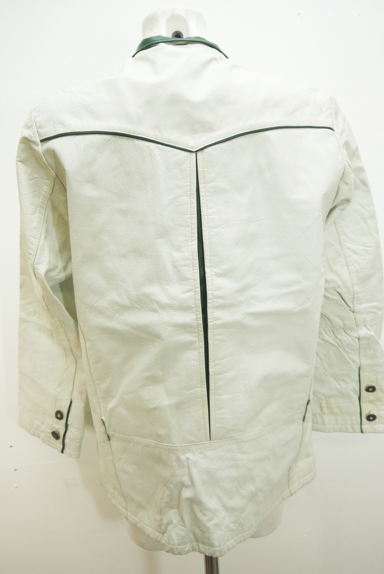 lederjacke-blazer-vintage-janker-damen-trachenjacke-leder-jacke-trachten-kurz-lang-sommer-individuell-tailliert-gebraucht-second-hand-80er-90er-lederjacke-dalo038-24