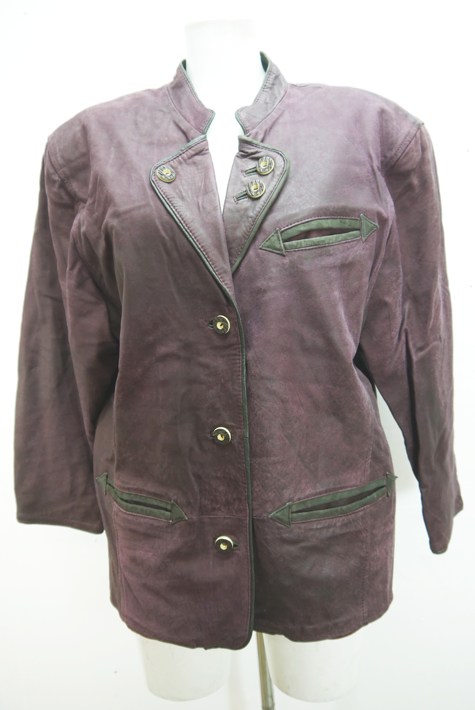 lederjacke-blazer-vintage-janker-damen-trachenjacke-leder-jacke-trachten-kurz-lang-sommer-individuell-tailliert-gebraucht-second-hand-80er-90er-lederjacke-dalo038-26