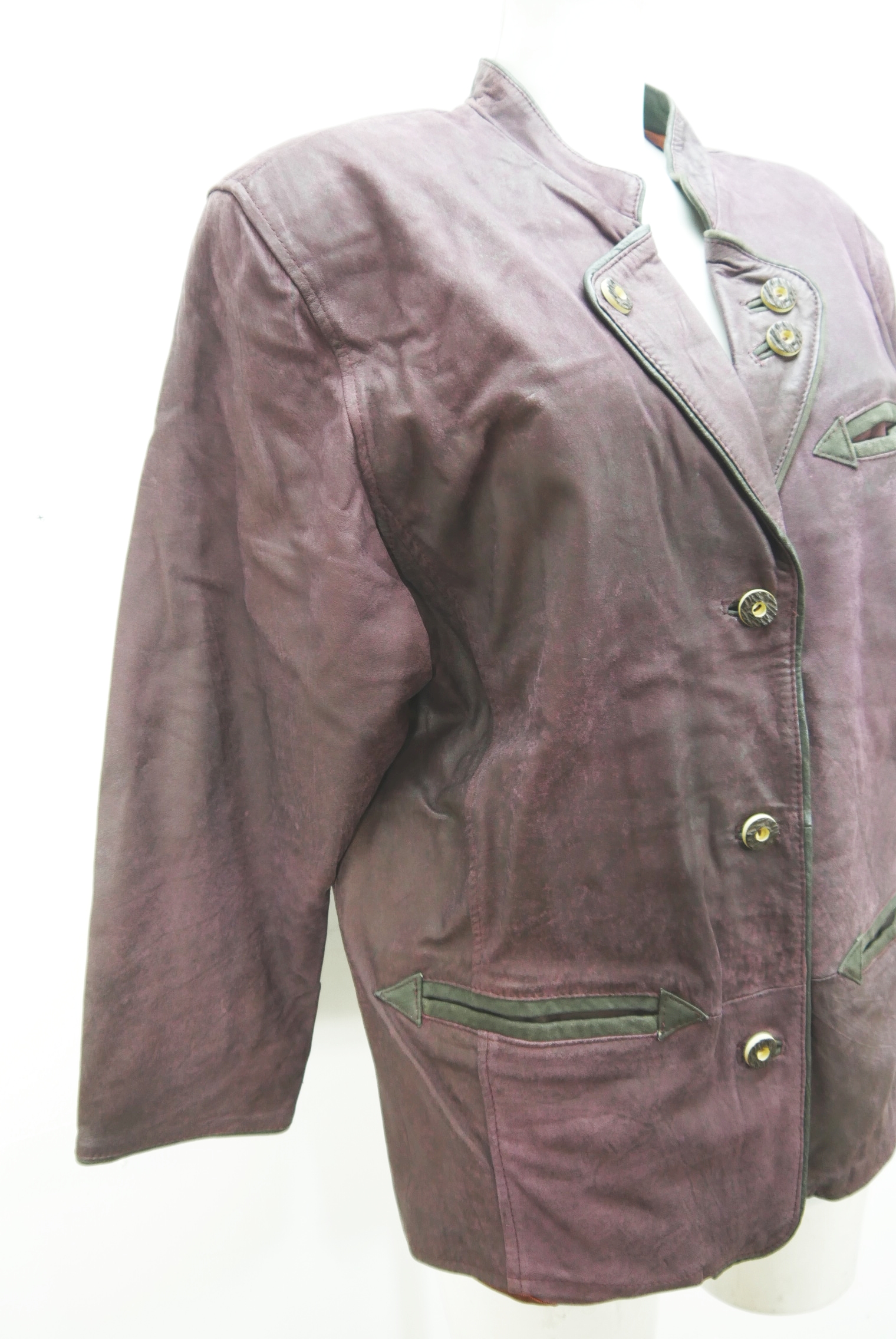 lederjacke-blazer-vintage-janker-damen-trachenjacke-leder-jacke-trachten-kurz-lang-sommer-individuell-tailliert-gebraucht-second-hand-80er-90er-lederjacke-dalo038-28