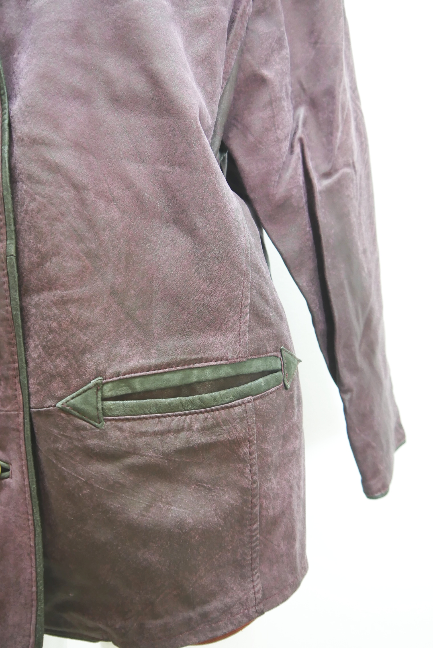 lederjacke-blazer-vintage-janker-damen-trachenjacke-leder-jacke-trachten-kurz-lang-sommer-individuell-tailliert-gebraucht-second-hand-80er-90er-lederjacke-dalo038-29