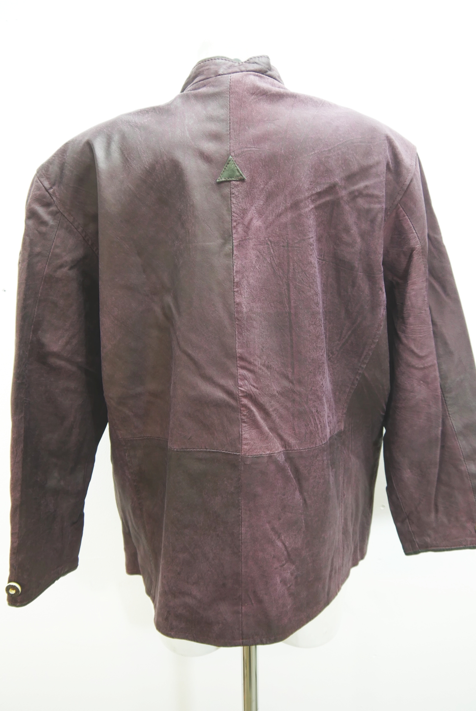 lederjacke-blazer-vintage-janker-damen-trachenjacke-leder-jacke-trachten-kurz-lang-sommer-individuell-tailliert-gebraucht-second-hand-80er-90er-lederjacke-dalo038-30