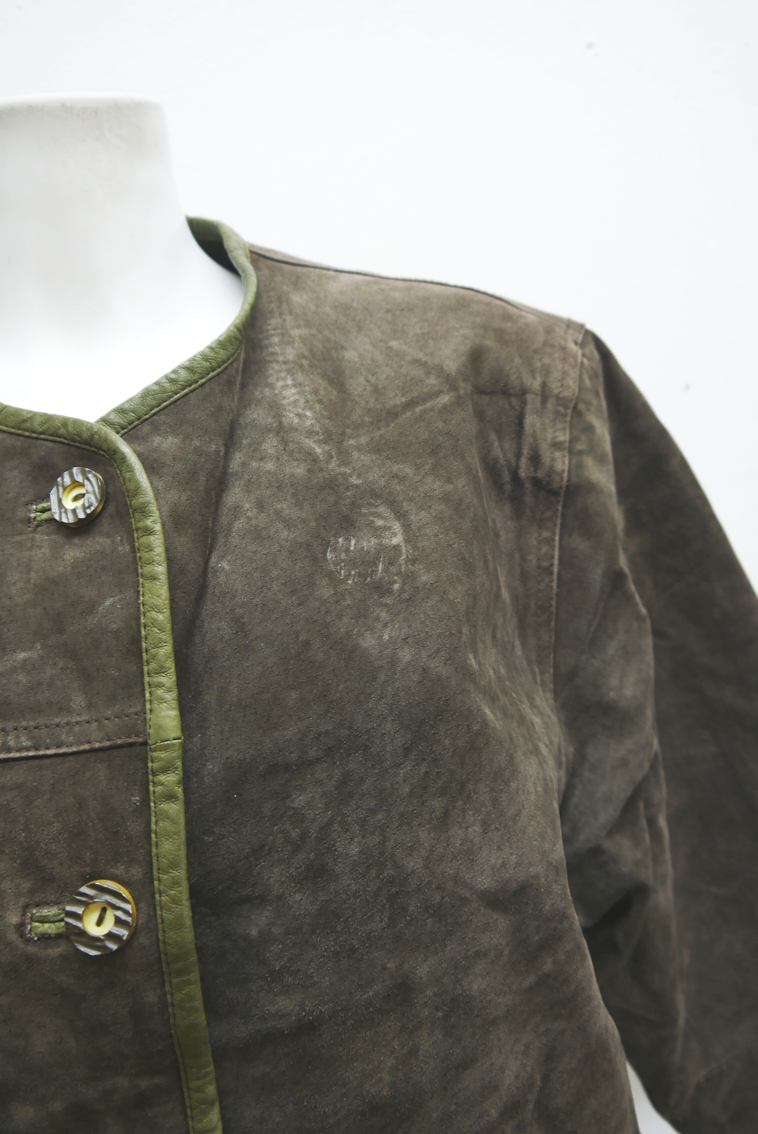 lederjacke-blazer-vintage-janker-damen-trachenjacke-leder-jacke-trachten-kurz-lang-sommer-individuell-tailliert-gebraucht-second-hand-80er-90er-lederjacke-dalo038-33