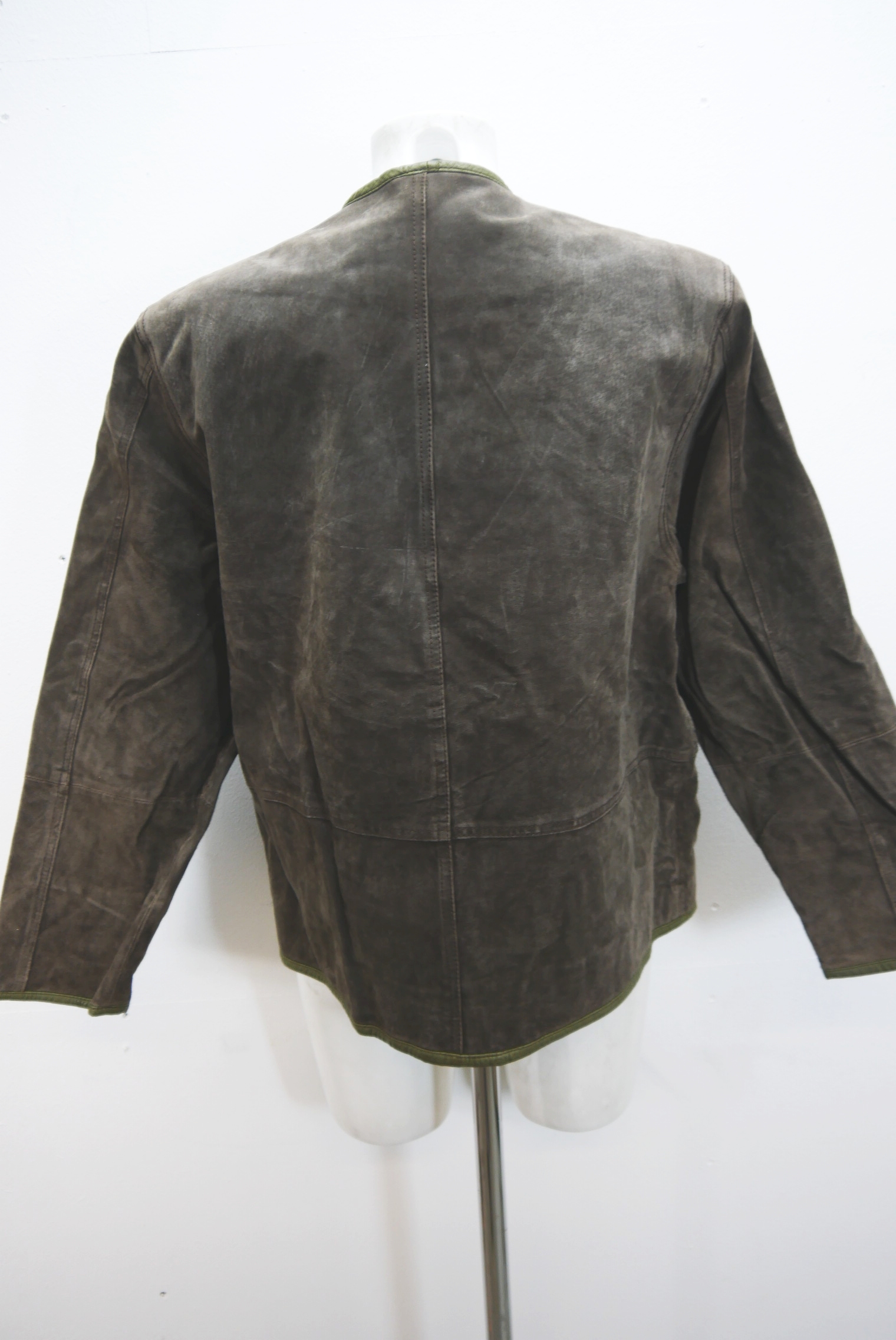 lederjacke-blazer-vintage-janker-damen-trachenjacke-leder-jacke-trachten-kurz-lang-sommer-individuell-tailliert-gebraucht-second-hand-80er-90er-lederjacke-dalo038-36