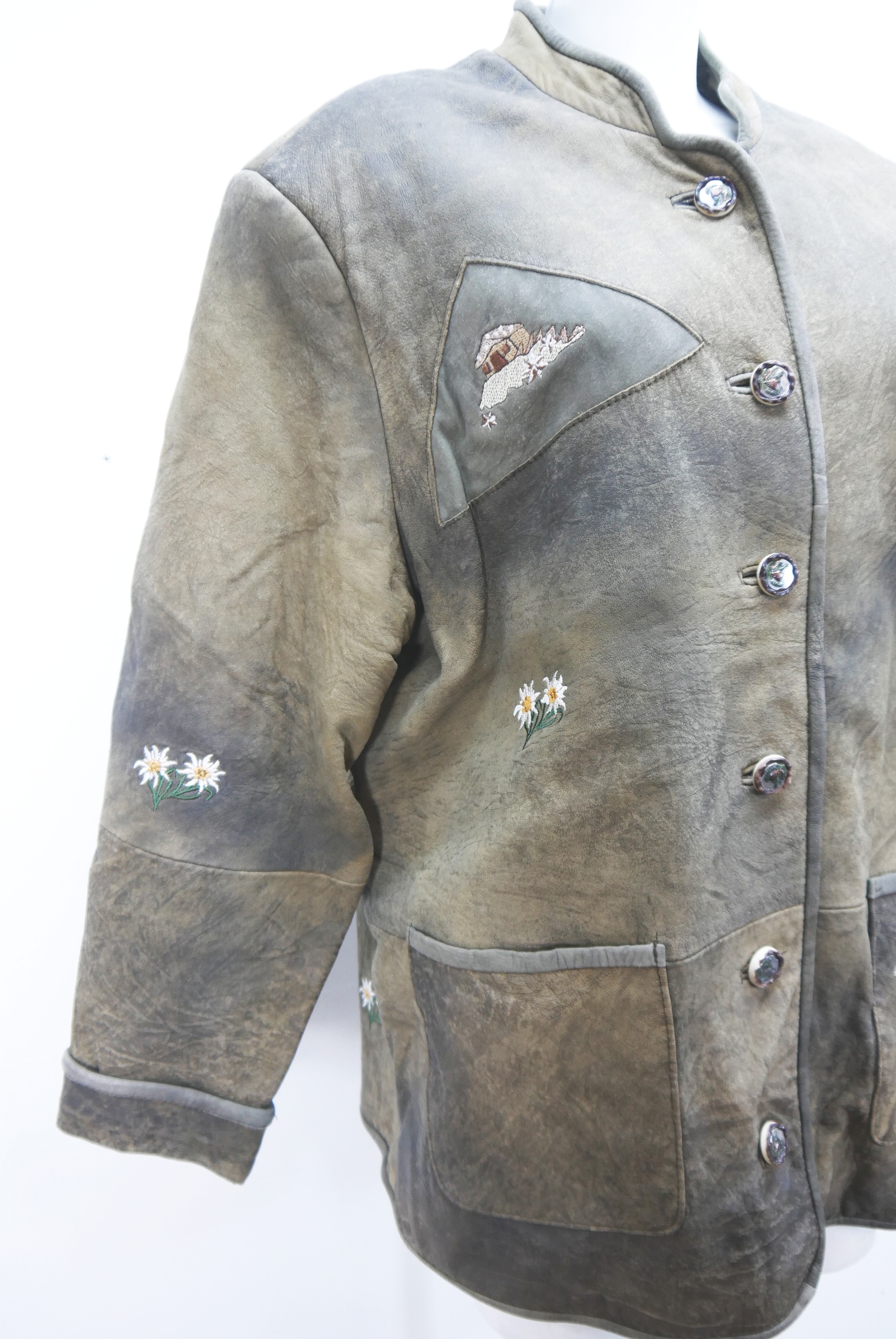 lederjacke-blazer-vintage-janker-damen-trachenjacke-leder-jacke-trachten-kurz-lang-sommer-individuell-tailliert-gebraucht-second-hand-80er-90er-lederjacke-dalo038-46