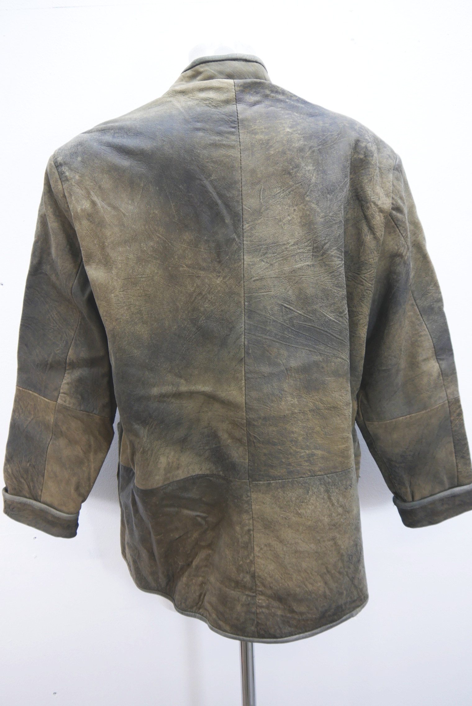 lederjacke-blazer-vintage-janker-damen-trachenjacke-leder-jacke-trachten-kurz-lang-sommer-individuell-tailliert-gebraucht-second-hand-80er-90er-lederjacke-dalo038-48