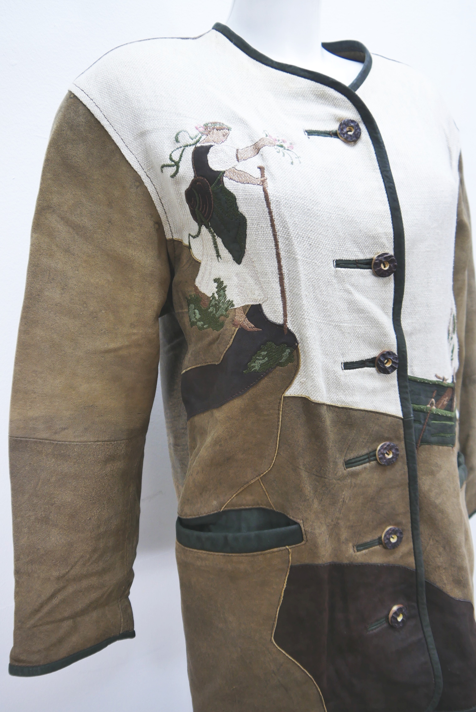 lederjacke-blazer-vintage-janker-damen-trachenjacke-leder-jacke-trachten-kurz-lang-sommer-individuell-tailliert-gebraucht-second-hand-80er-90er-lederjacke-dalo038-53