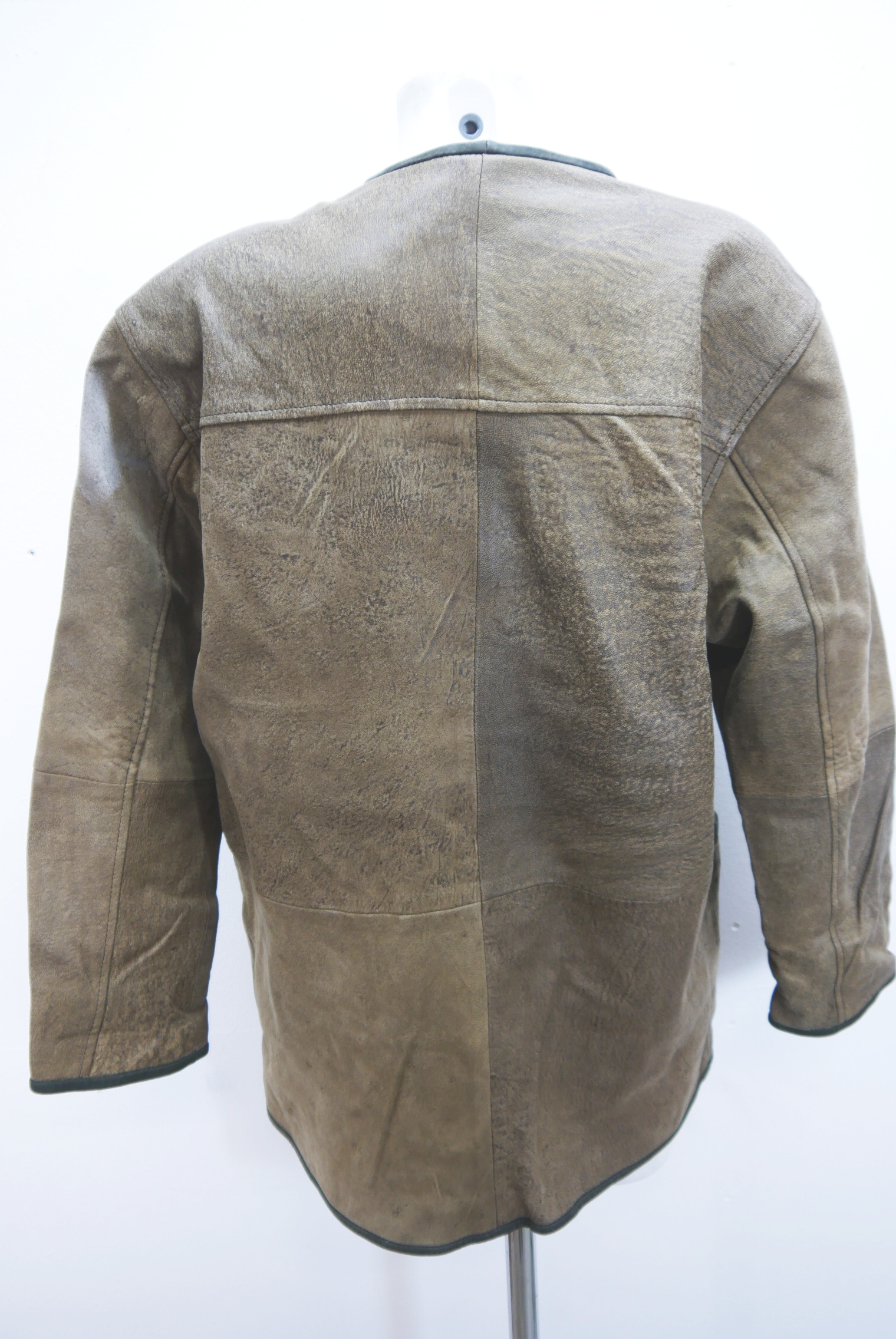 lederjacke-blazer-vintage-janker-damen-trachenjacke-leder-jacke-trachten-kurz-lang-sommer-individuell-tailliert-gebraucht-second-hand-80er-90er-lederjacke-dalo038-55