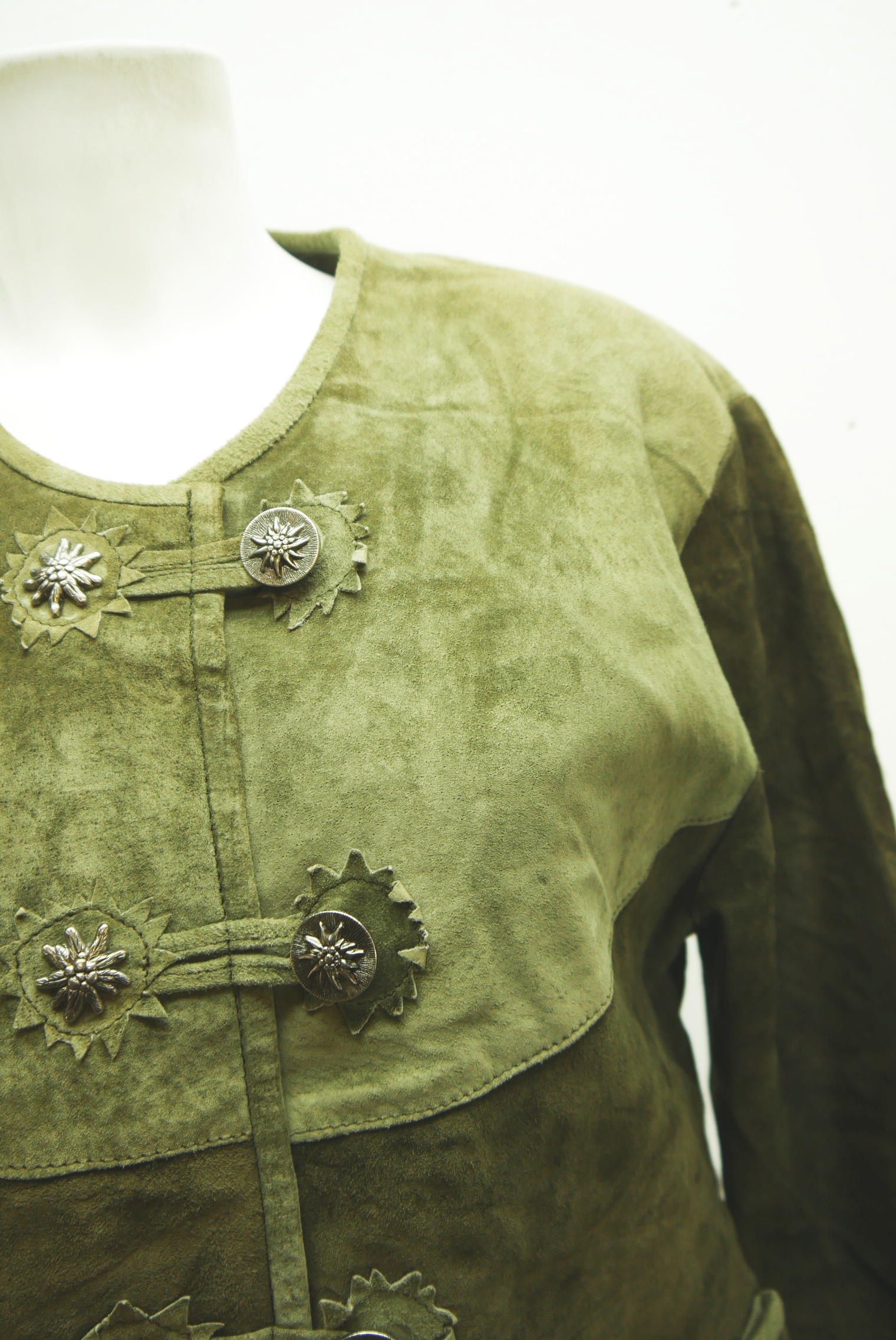 lederjacke-blazer-vintage-janker-damen-trachenjacke-leder-jacke-trachten-kurz-lang-sommer-individuell-tailliert-gebraucht-second-hand-80er-90er-lederjacke-dalo038-58