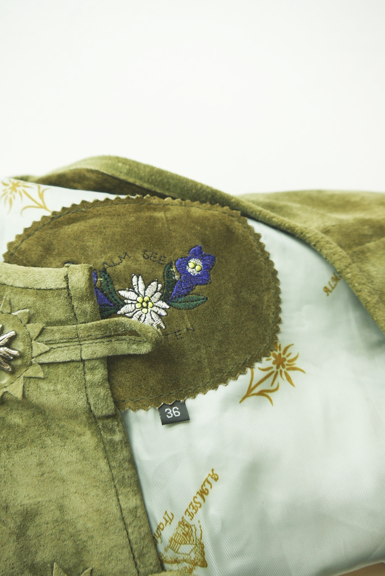 lederjacke-blazer-vintage-janker-damen-trachenjacke-leder-jacke-trachten-kurz-lang-sommer-individuell-tailliert-gebraucht-second-hand-80er-90er-lederjacke-dalo038-63