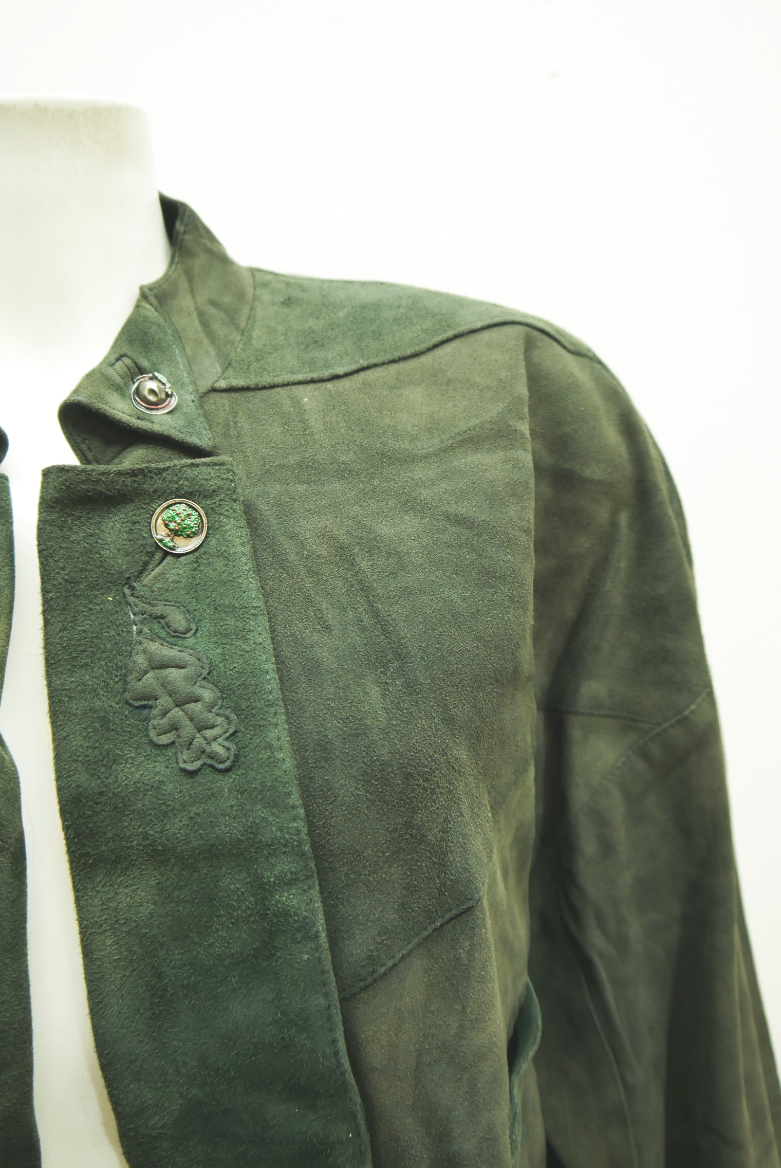 lederjacke-blazer-vintage-janker-damen-trachenjacke-leder-jacke-trachten-kurz-lang-sommer-individuell-tailliert-gebraucht-second-hand-80er-90er-lederjacke-dalo038-65