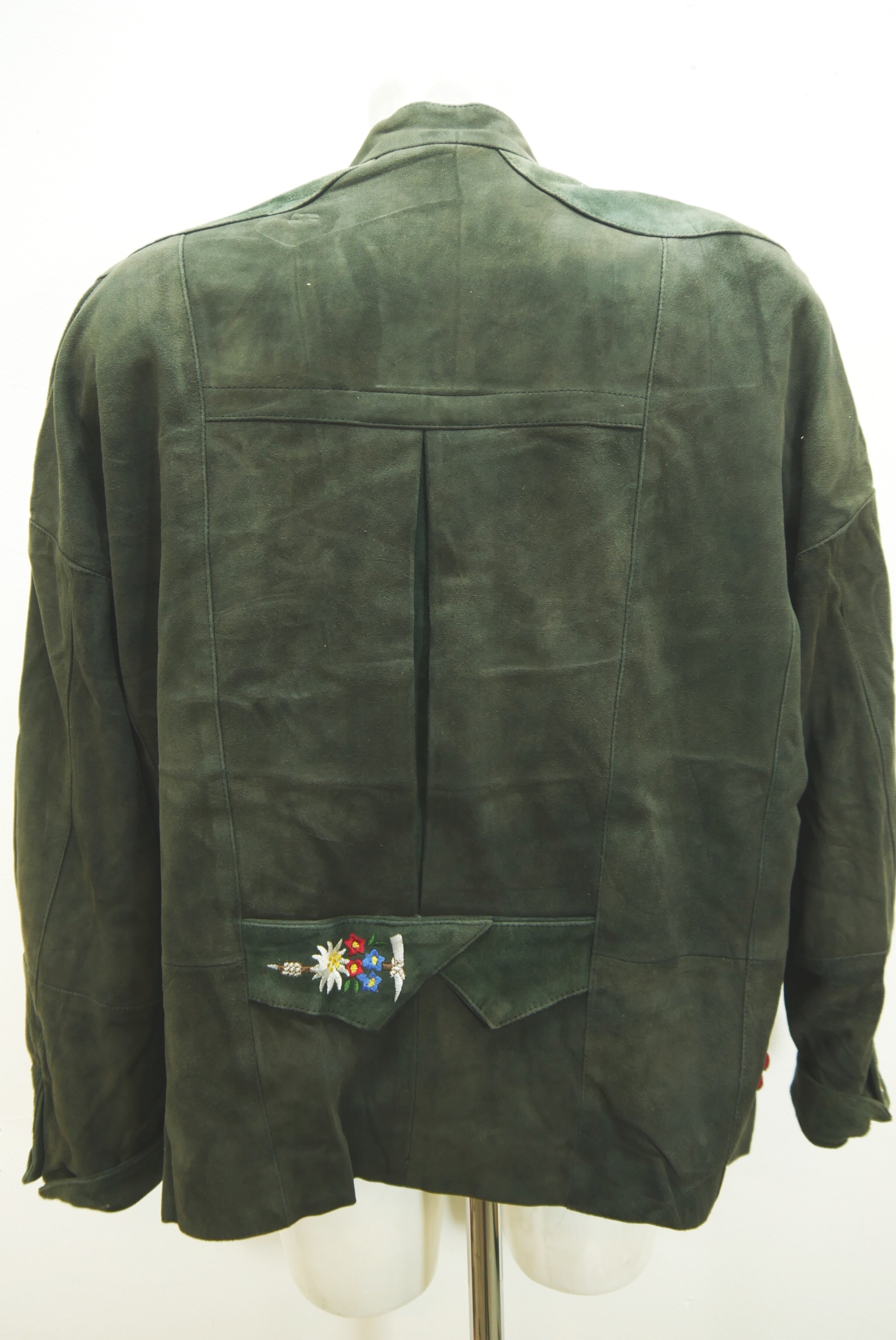 lederjacke-blazer-vintage-janker-damen-trachenjacke-leder-jacke-trachten-kurz-lang-sommer-individuell-tailliert-gebraucht-second-hand-80er-90er-lederjacke-dalo038-68