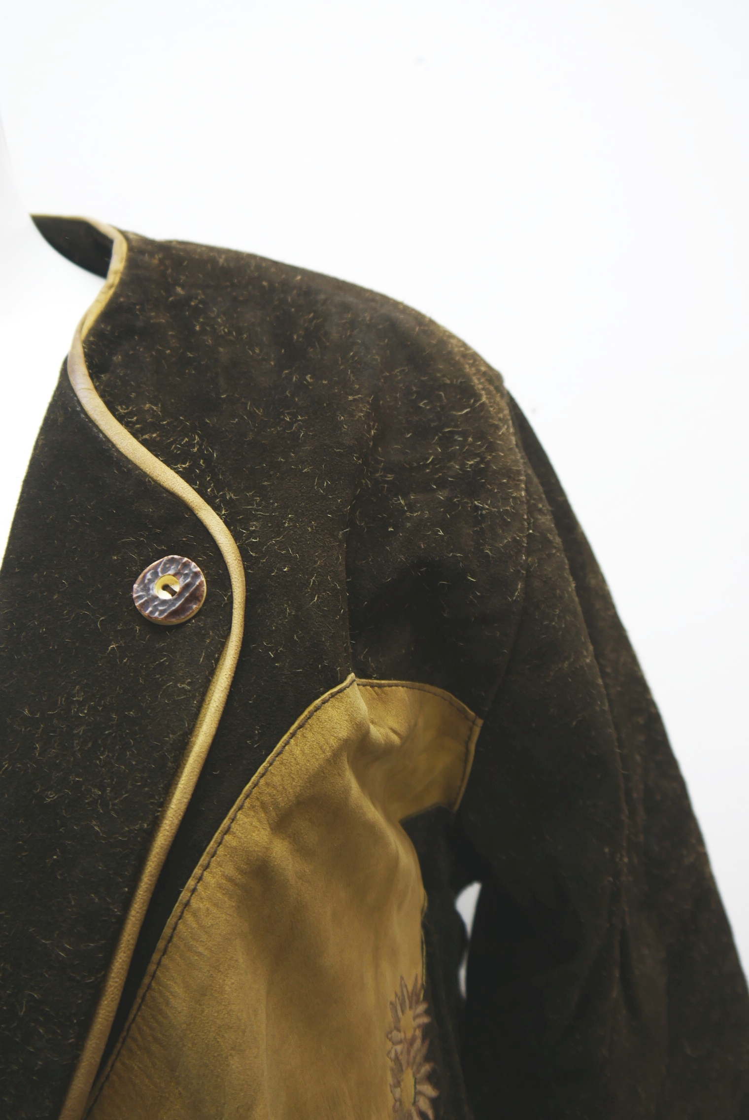 lederjacke-blazer-vintage-janker-damen-trachenjacke-leder-jacke-trachten-kurz-lang-sommer-individuell-tailliert-gebraucht-second-hand-80er-90er-lederjacke-dalo038-77