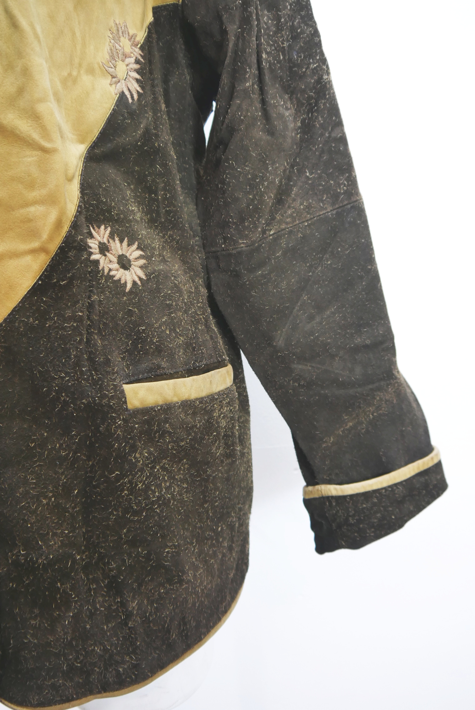 lederjacke-blazer-vintage-janker-damen-trachenjacke-leder-jacke-trachten-kurz-lang-sommer-individuell-tailliert-gebraucht-second-hand-80er-90er-lederjacke-dalo038-79