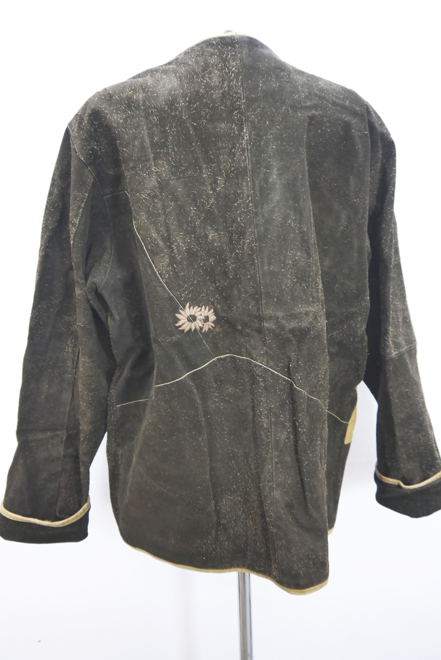 lederjacke-blazer-vintage-janker-damen-trachenjacke-leder-jacke-trachten-kurz-lang-sommer-individuell-tailliert-gebraucht-second-hand-80er-90er-lederjacke-dalo038-80