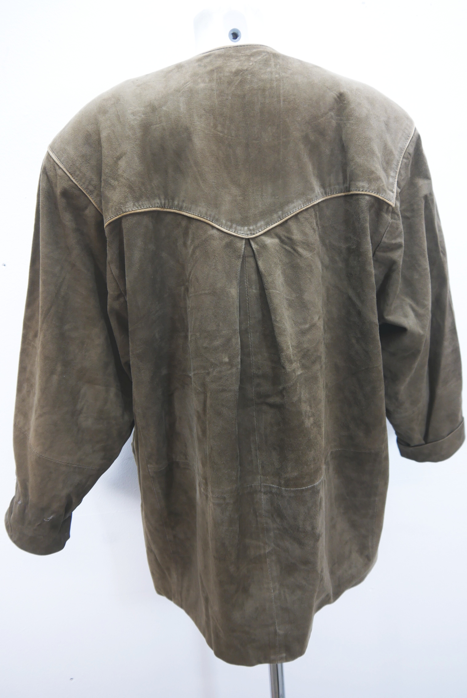 lederjacke-blazer-vintage-janker-damen-trachenjacke-leder-jacke-trachten-kurz-lang-sommer-individuell-tailliert-gebraucht-second-hand-80er-90er-lederjacke-dalo039-13