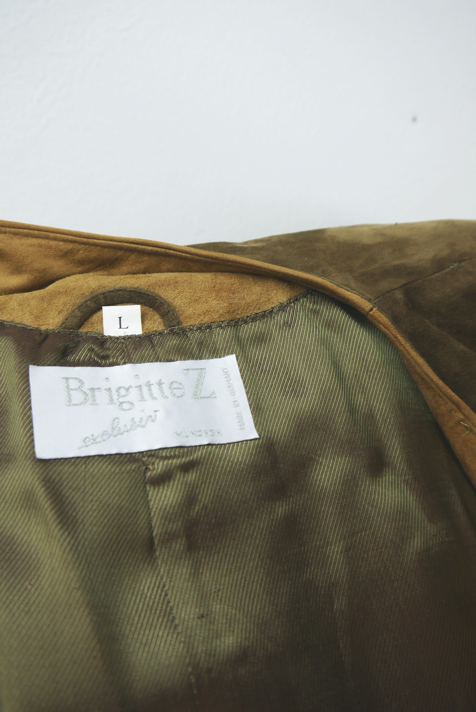 lederjacke-blazer-vintage-janker-damen-trachenjacke-leder-jacke-trachten-kurz-lang-sommer-individuell-tailliert-gebraucht-second-hand-80er-90er-lederjacke-dalo039-14