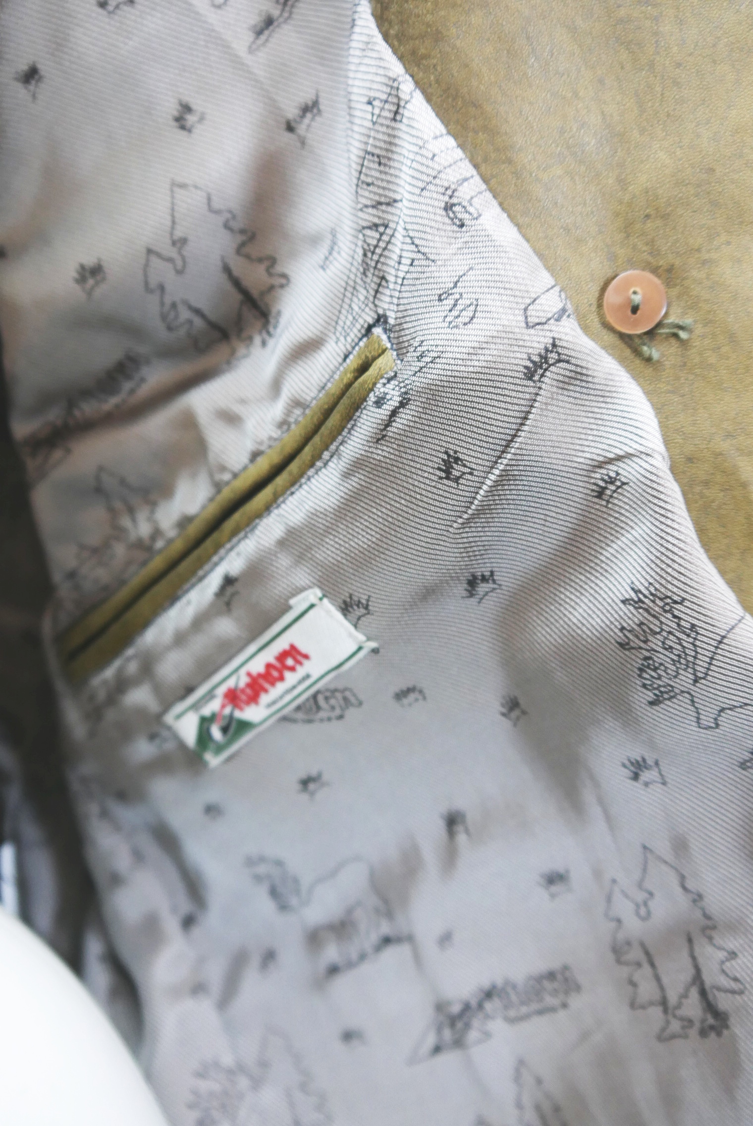 lederjacke-blazer-vintage-janker-damen-trachenjacke-leder-jacke-trachten-kurz-lang-sommer-individuell-tailliert-gebraucht-second-hand-80er-90er-lederjacke-dalo039-6