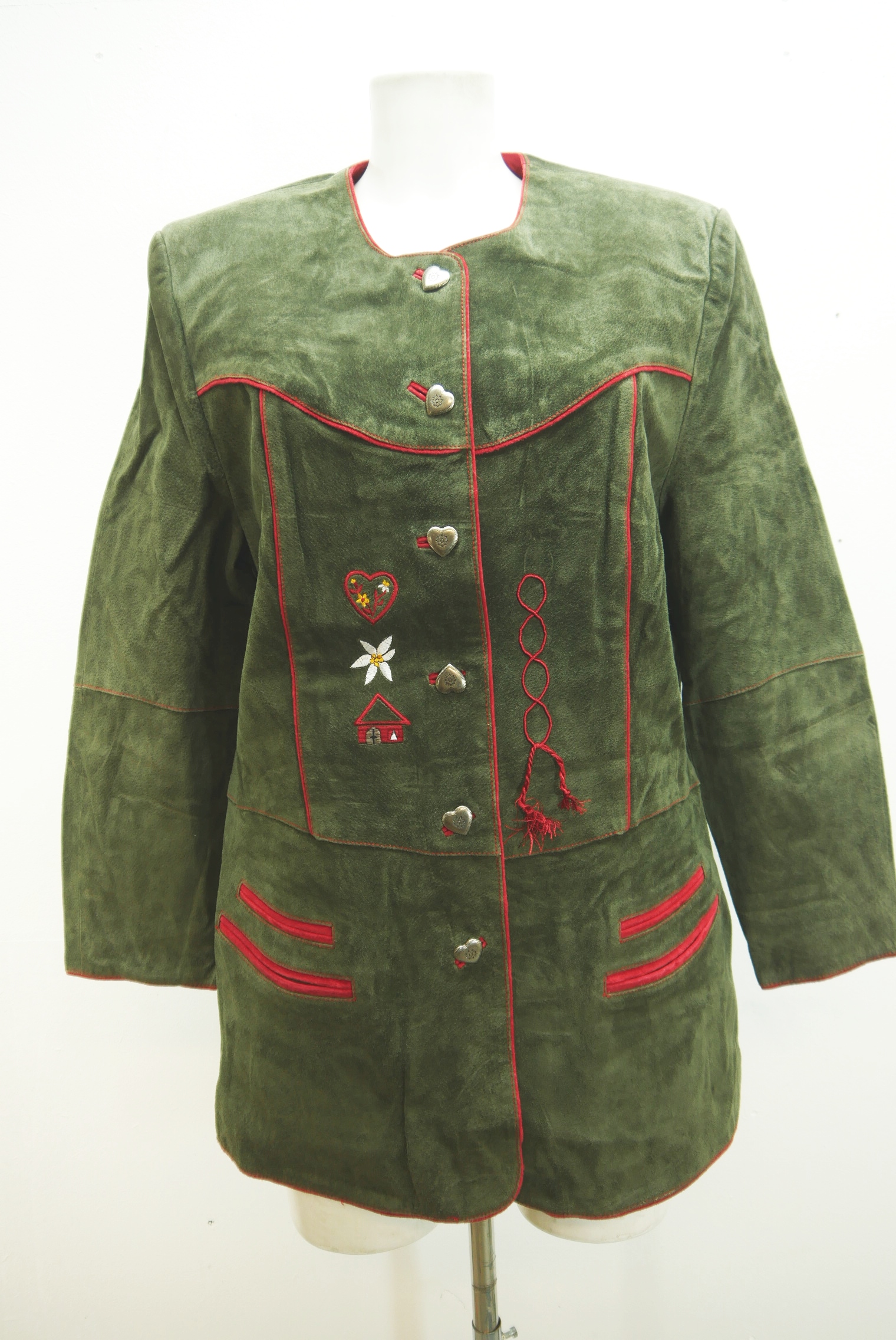 lederjacke-blazer-vintage-janker-damen-trachenjacke-leder-jacke-trachten-kurz-lang-sommer-individuell-tailliert-gebraucht-second-hand-80er-90er-lederjacke-dalo039-68