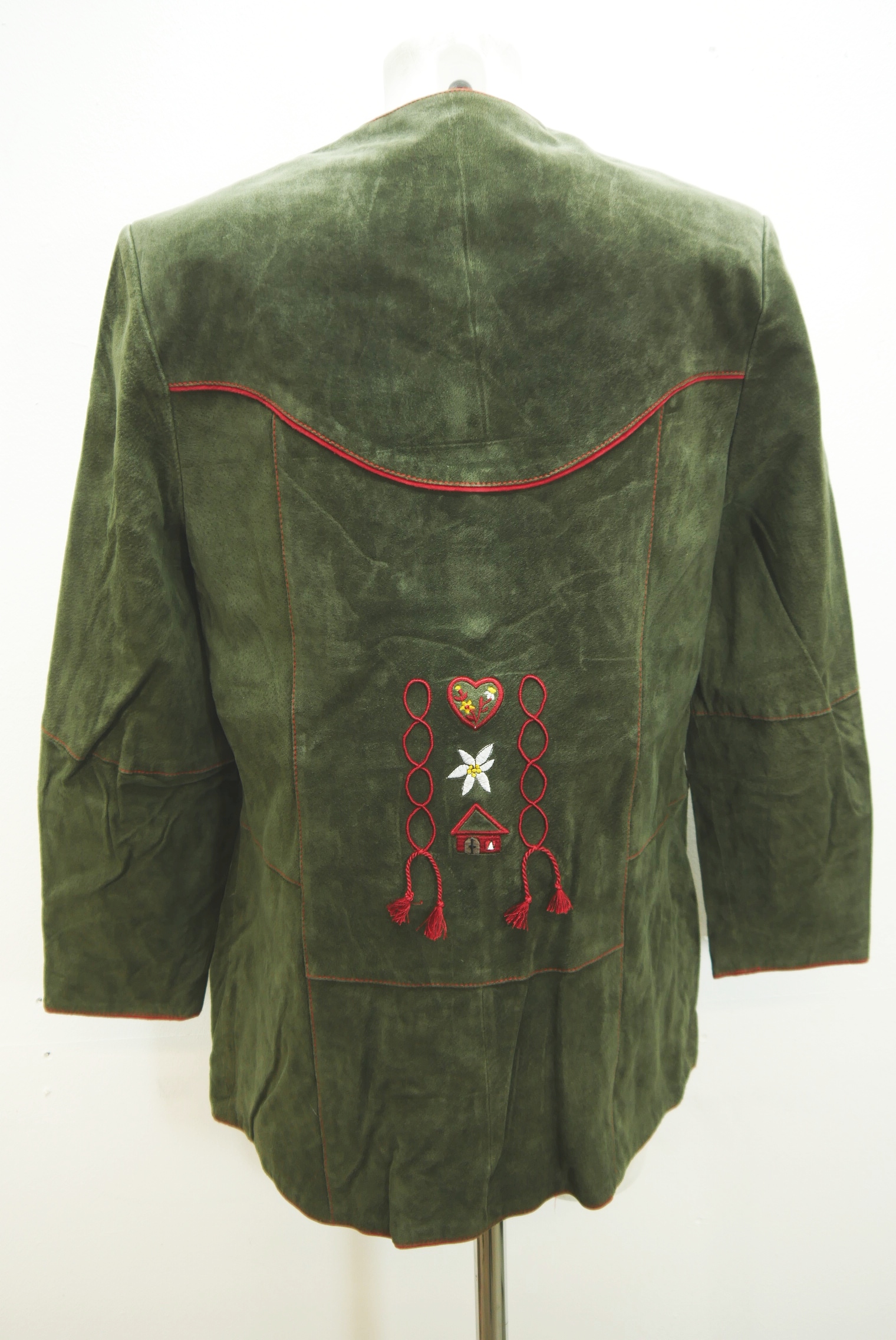 lederjacke-blazer-vintage-janker-damen-trachenjacke-leder-jacke-trachten-kurz-lang-sommer-individuell-tailliert-gebraucht-second-hand-80er-90er-lederjacke-dalo039-72