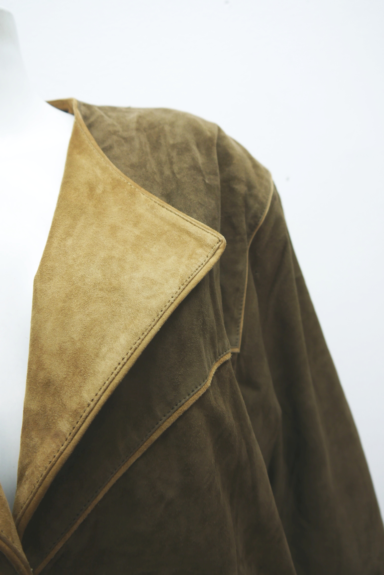 lederjacke-blazer-vintage-janker-damen-trachenjacke-leder-jacke-trachten-kurz-lang-sommer-individuell-tailliert-gebraucht-second-hand-80er-90er-lederjacke-dalo039-8