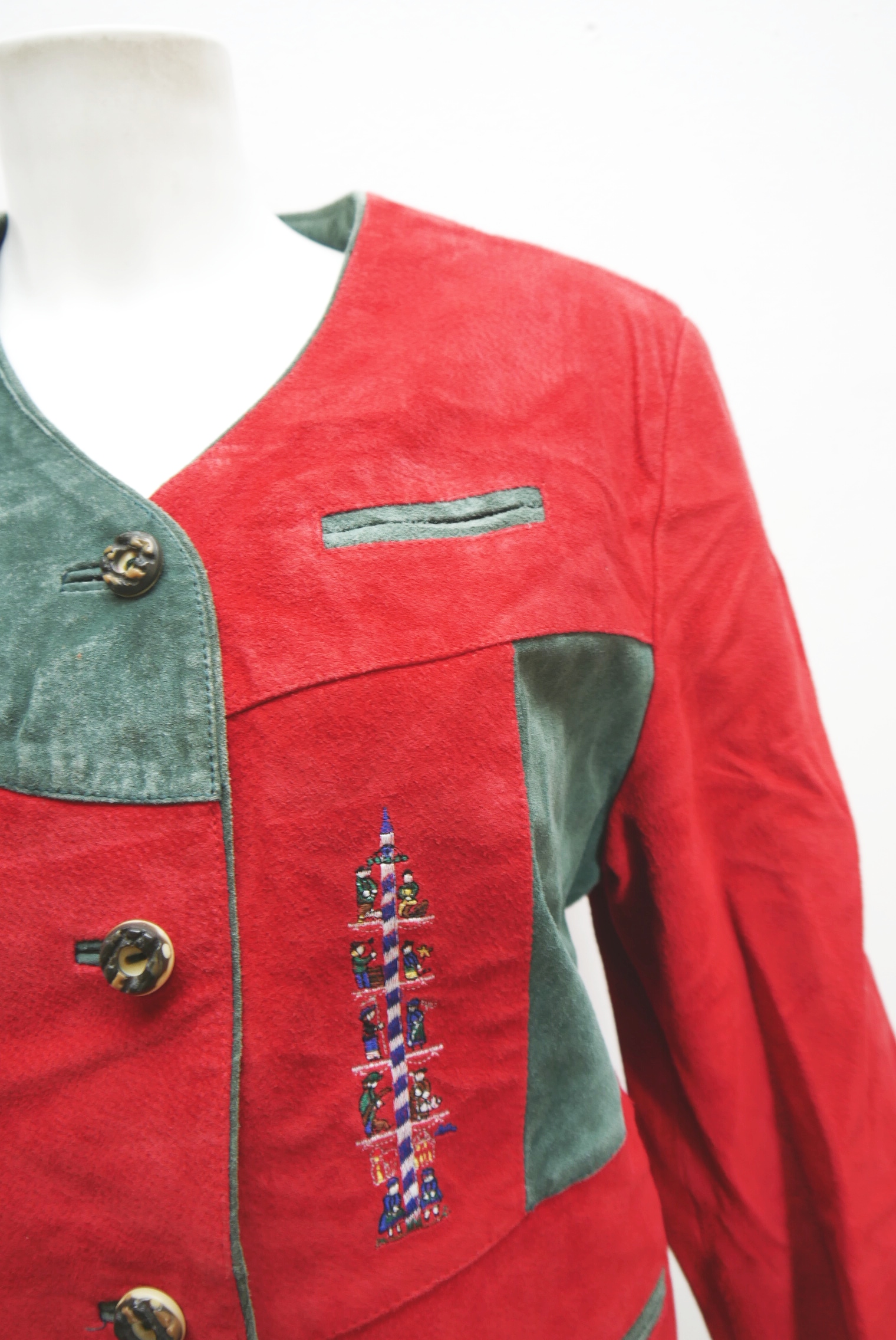 lederjacke-blazer-vintage-janker-damen-trachenjacke-leder-jacke-trachten-kurz-lang-sommer-individuell-tailliert-gebraucht-second-hand-80er-90er-lederjacke-dalo040-15