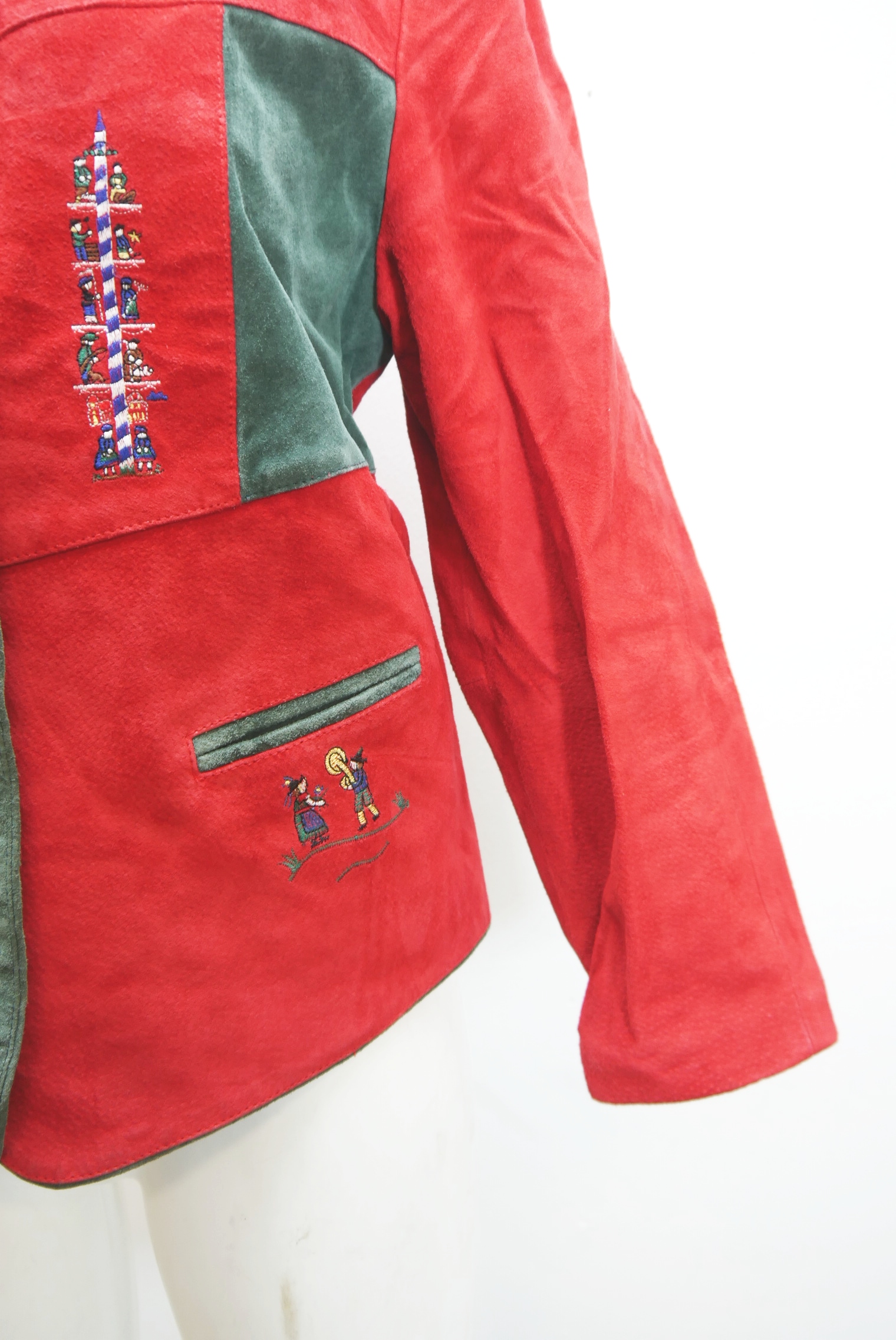 lederjacke-blazer-vintage-janker-damen-trachenjacke-leder-jacke-trachten-kurz-lang-sommer-individuell-tailliert-gebraucht-second-hand-80er-90er-lederjacke-dalo040-17