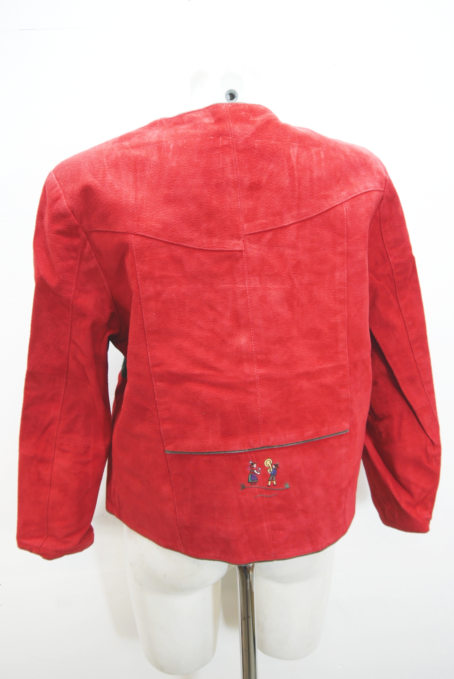 lederjacke-blazer-vintage-janker-damen-trachenjacke-leder-jacke-trachten-kurz-lang-sommer-individuell-tailliert-gebraucht-second-hand-80er-90er-lederjacke-dalo040-18