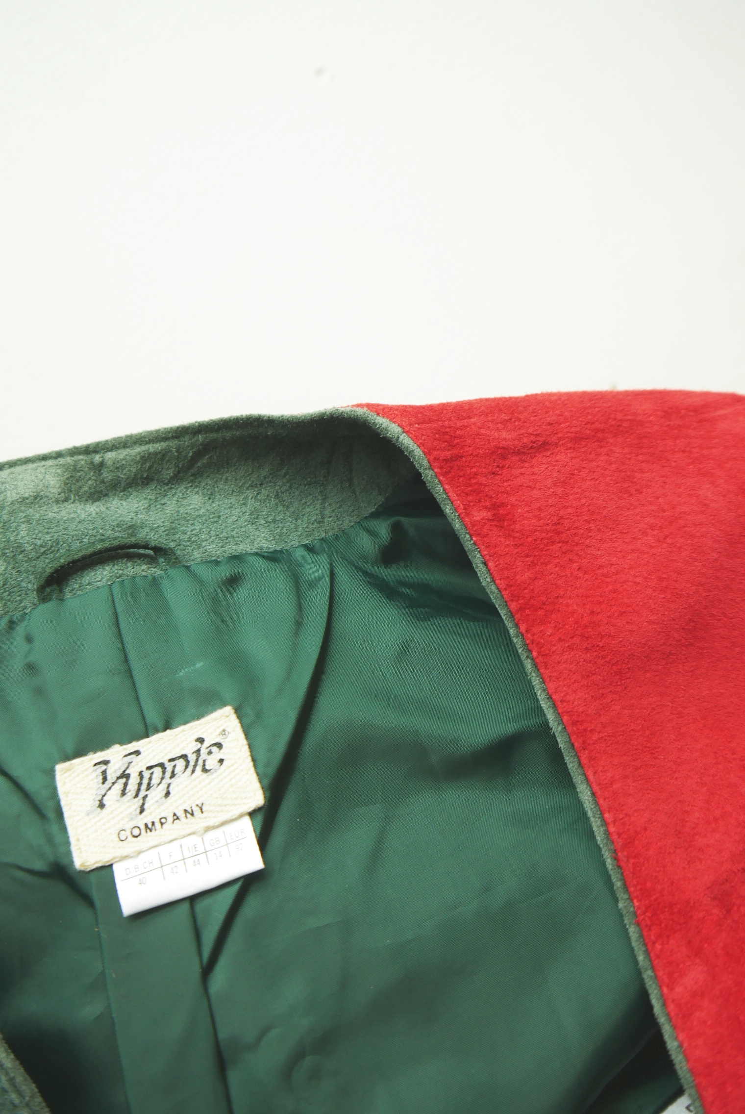 lederjacke-blazer-vintage-janker-damen-trachenjacke-leder-jacke-trachten-kurz-lang-sommer-individuell-tailliert-gebraucht-second-hand-80er-90er-lederjacke-dalo040-20