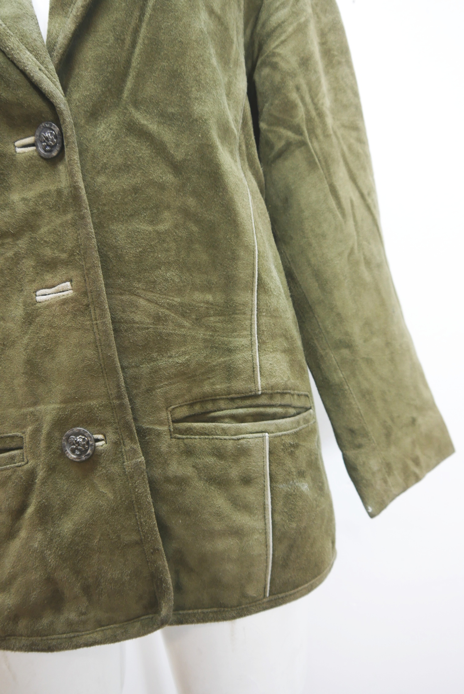 lederjacke-blazer-vintage-janker-damen-trachenjacke-leder-jacke-trachten-kurz-lang-sommer-individuell-tailliert-gebraucht-second-hand-80er-90er-lederjacke-dalo040-24