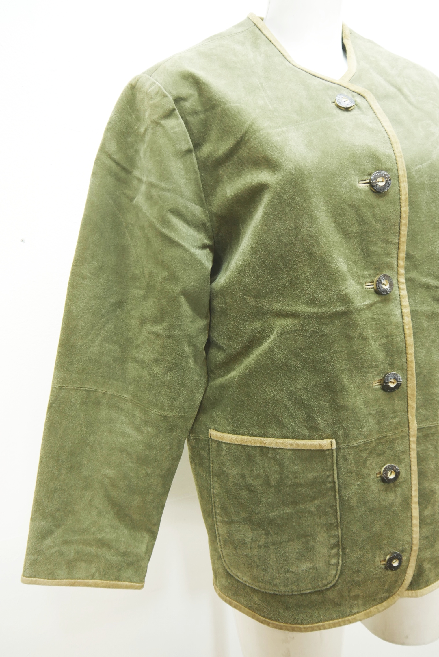 lederjacke-blazer-vintage-janker-damen-trachenjacke-leder-jacke-trachten-kurz-lang-sommer-individuell-tailliert-gebraucht-second-hand-80er-90er-lederjacke-dalo040-38